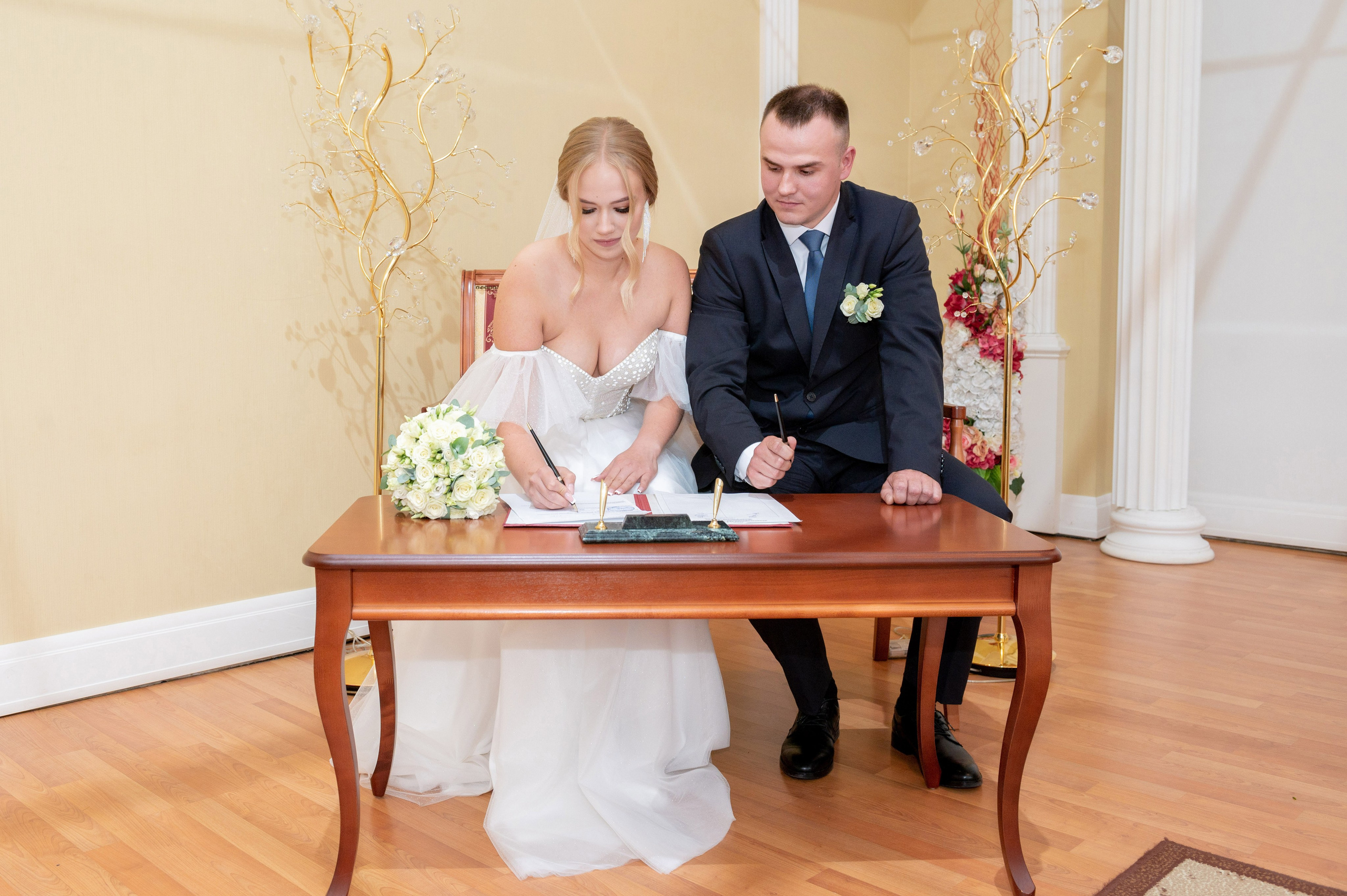 Ксения и Владислав (фотосессия в ЗАГСе и парке города Кингисеппа). Портретный, семейный и свадебный фотограф в Санкт-Петербурге и в Пушкине Ширяев Денис