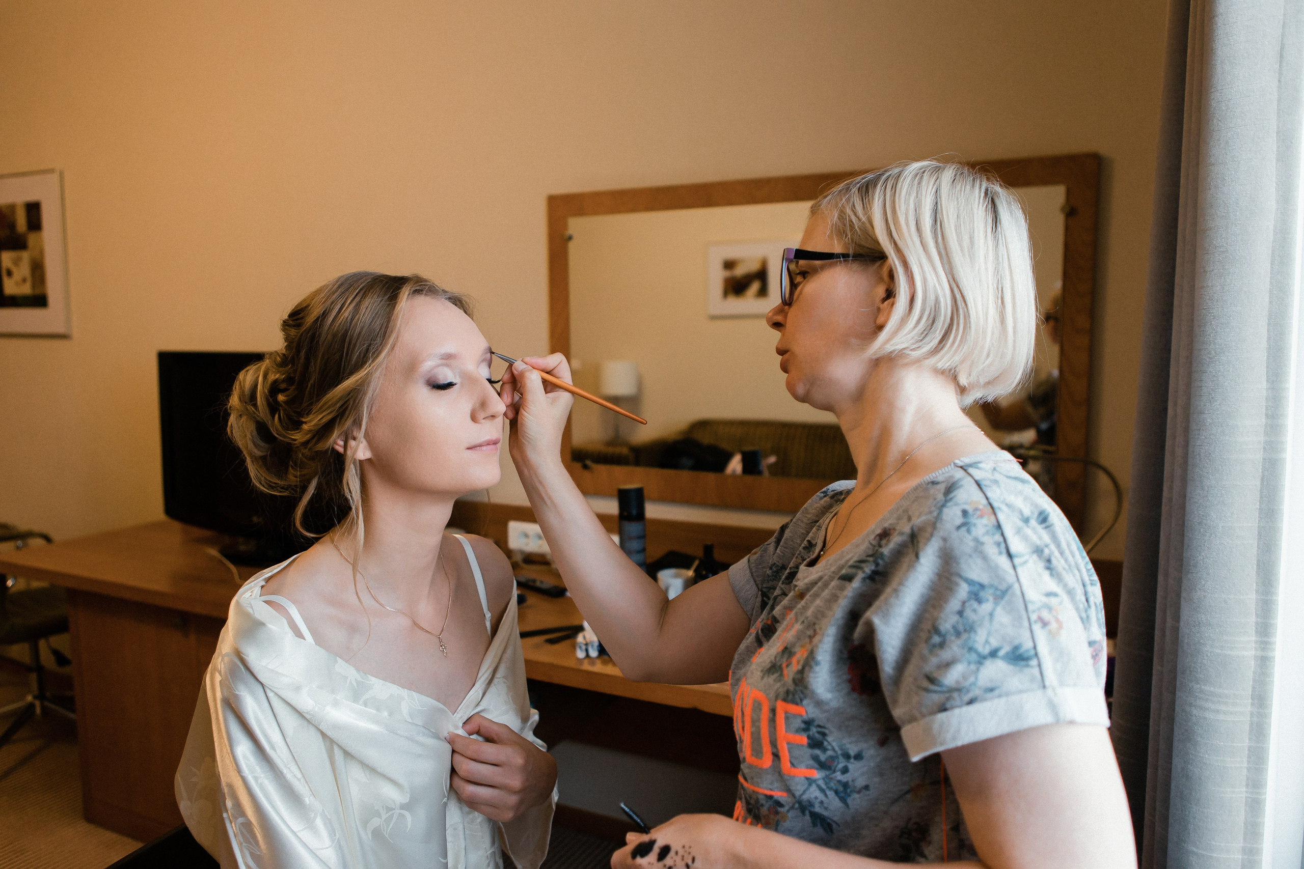 Свадебная фотосессия Сергея и Елены. Наш свадебный день. Видеосъемка и фотосъемка свадеб. Фотограф и оператор на свадьбу. Видеосъемка подкастов, собственная видео-фотостудии. Предметная фотосъемка