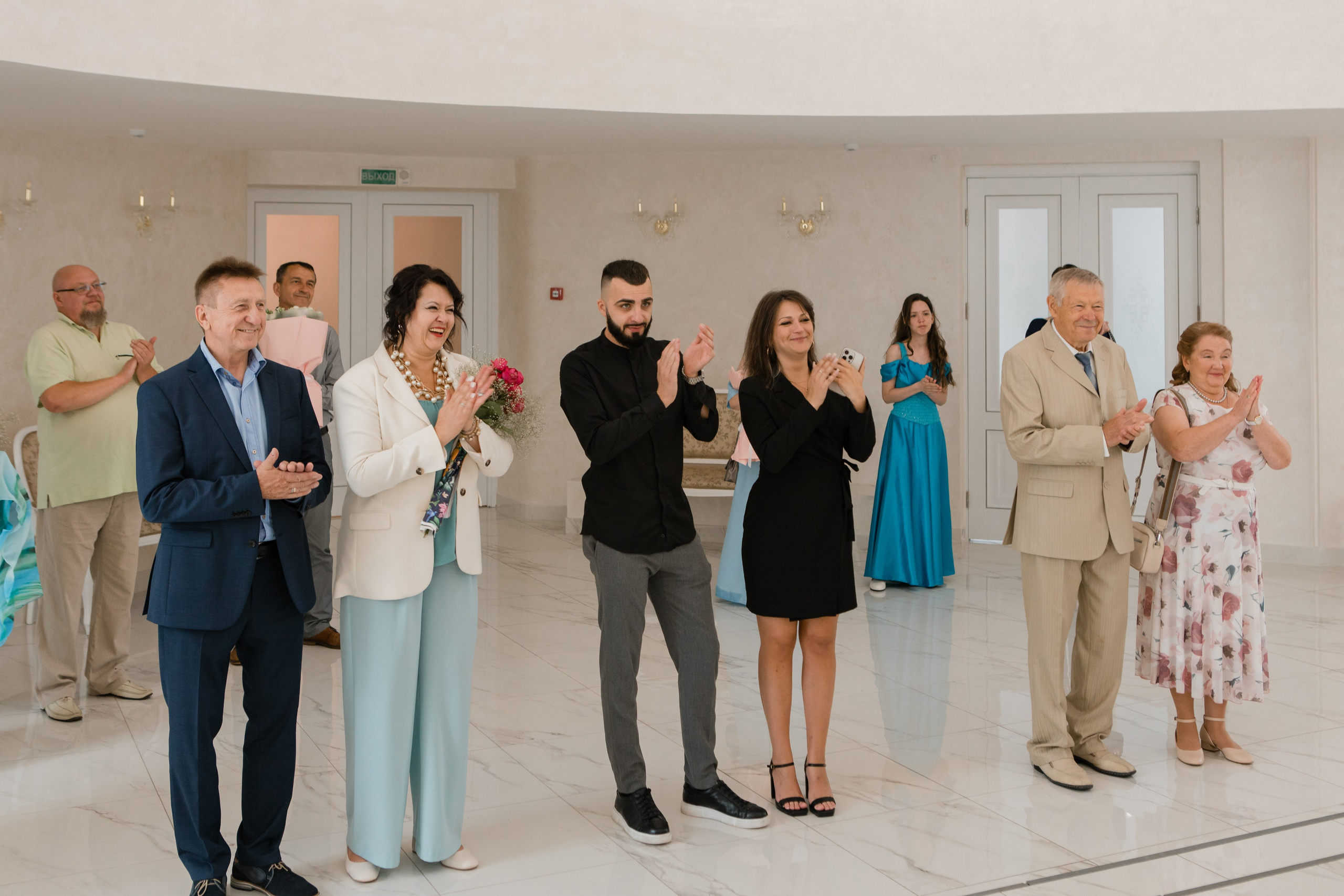 Отдел ЗАГС Администрации Фрунзенского района. Видеосъемка и фотосъемка свадеб. Фотограф и оператор на свадьбу. Видеосъемка подкастов, собственная видео-фотостудии. Предметная фотосъемка