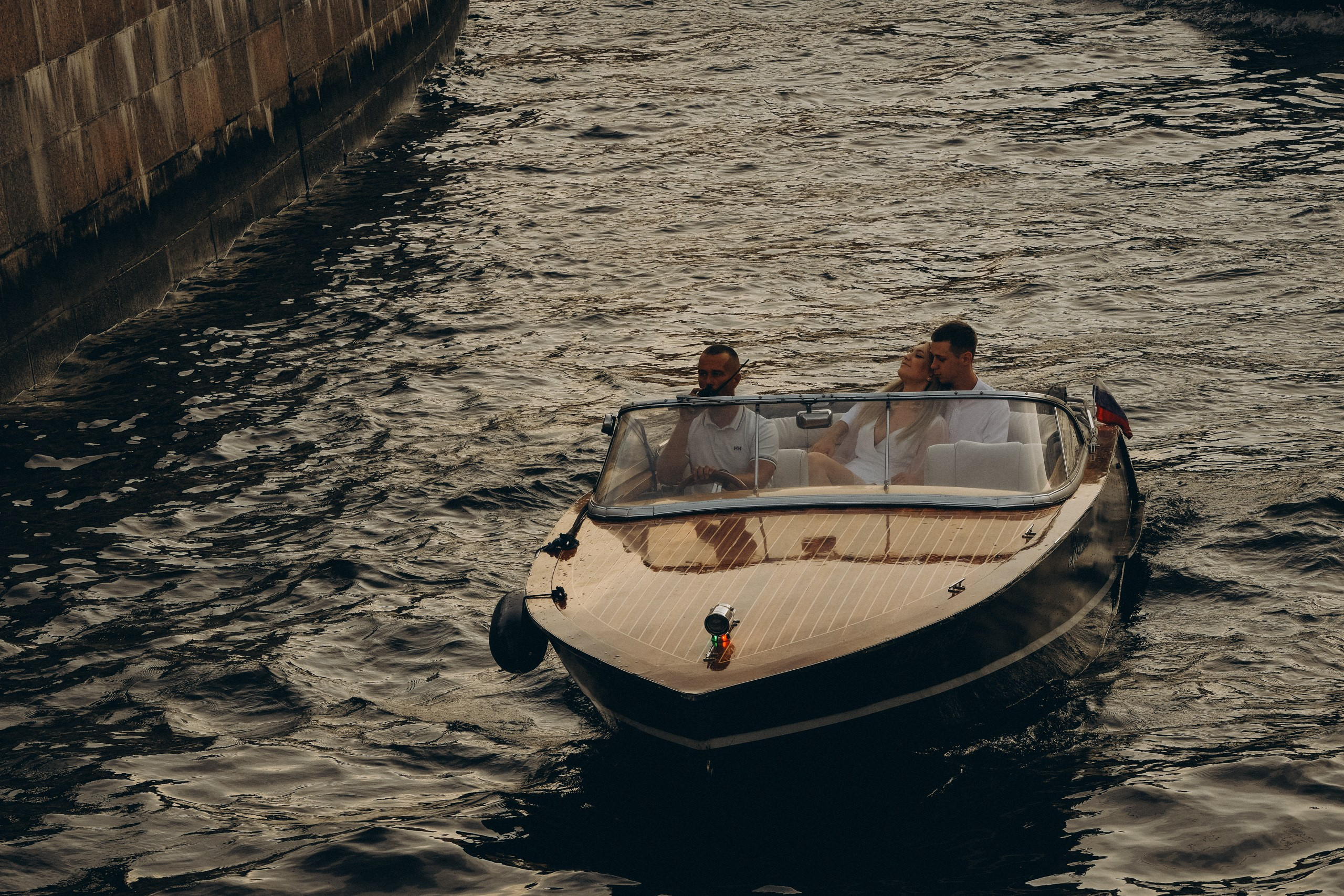 СВАДЕНБНАЯ СЬЕМКА НА КАТЕРЕ ПО КАНАЛАМ САНКТ-ПЕТЕРБУРГА И В АКВАТОРИИ НЕВЫ. Профессиональный фотограф, Санкт-Петербург — Виктория Богомолова