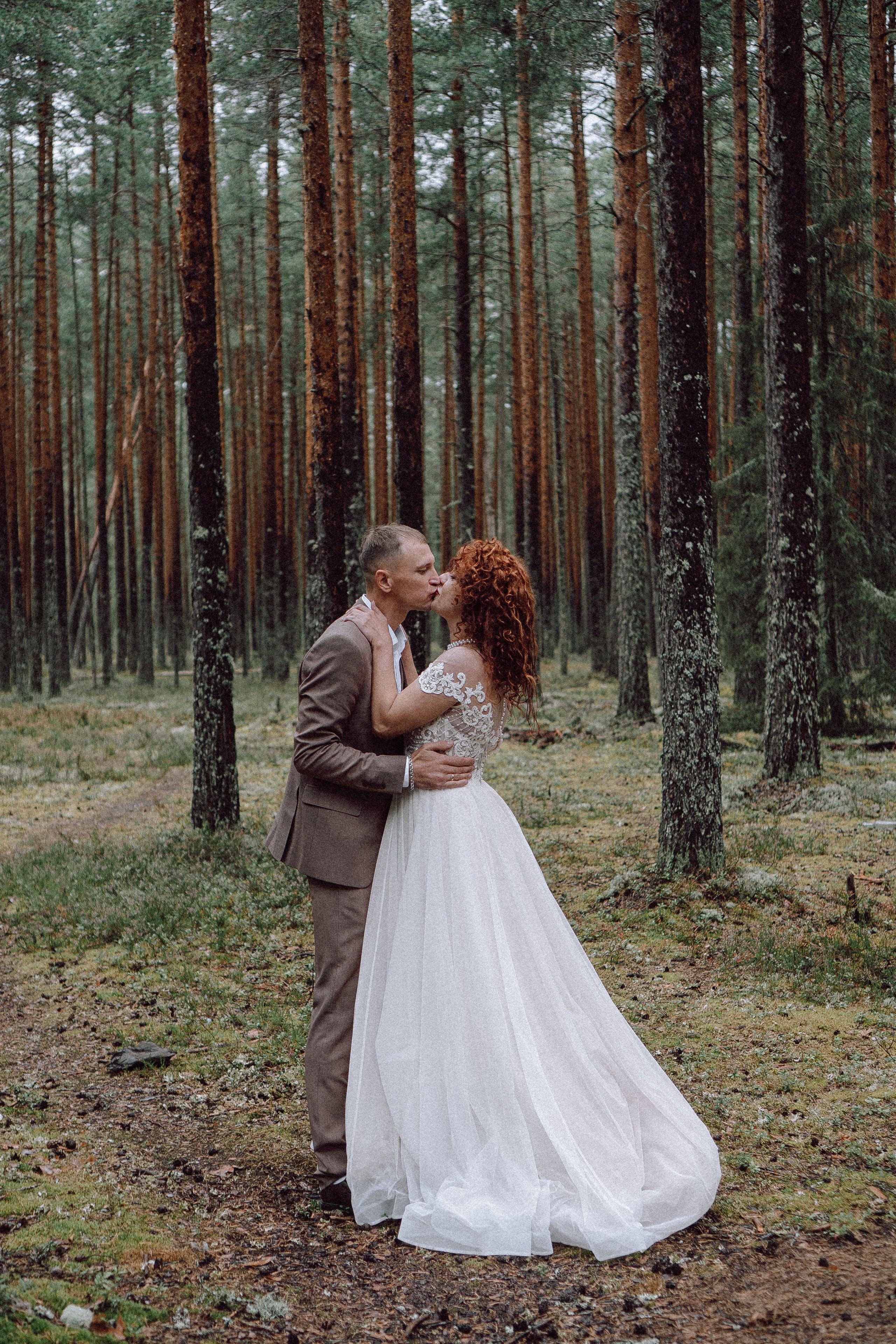 СВАДЕБНАЯ ФОТОСЕССИИЯ ПАРЫ В ГОРОДЕ ПРИОЗЕРСК В СОСНОВОМ ЛЕСУ И С ПИКАПОМ. Профессиональный фотограф, Санкт-Петербург — Виктория Богомолова
