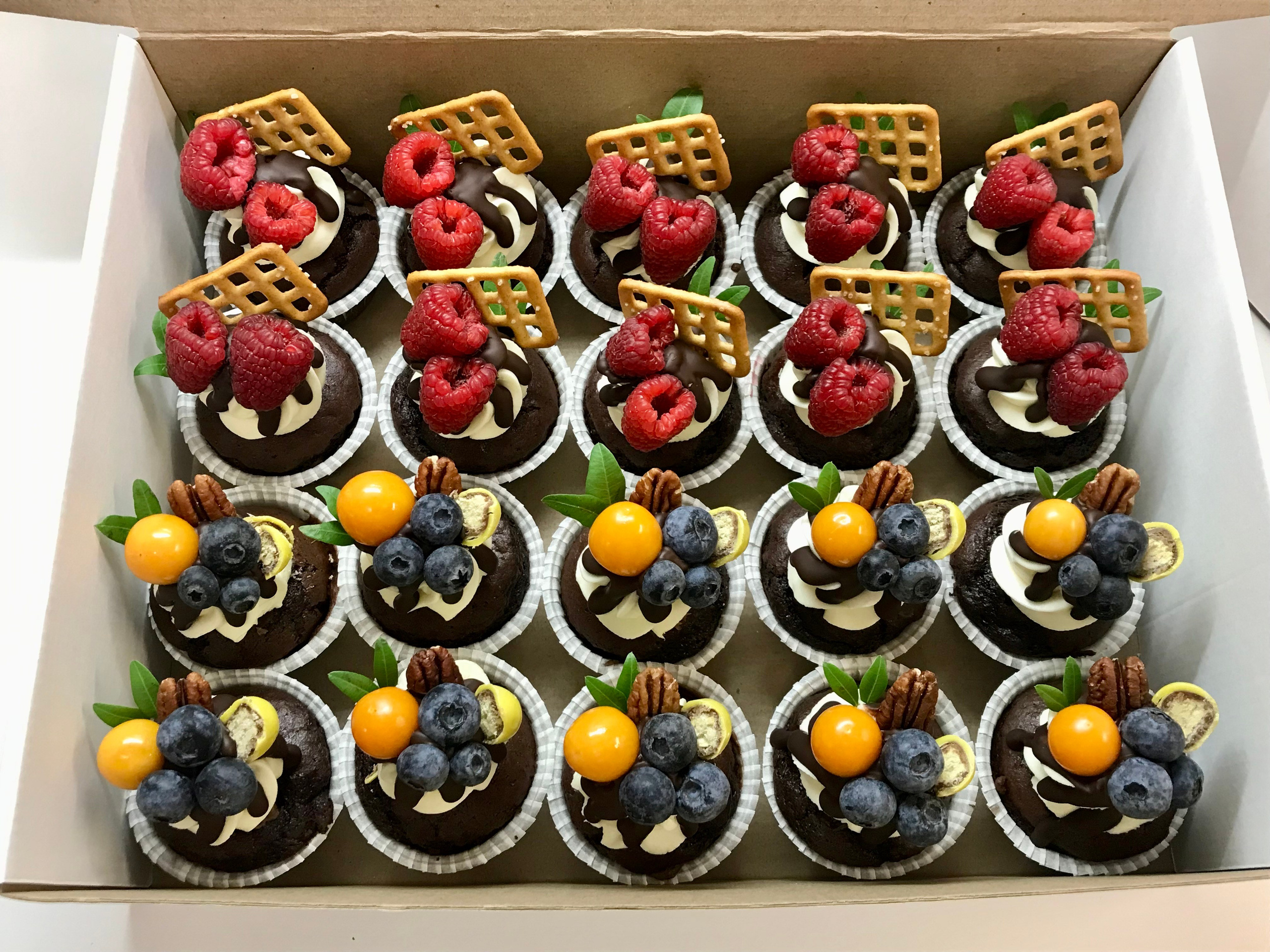 Капкейки фуршетные. Katyasugarsugar капкейки, зефир, торты Москва