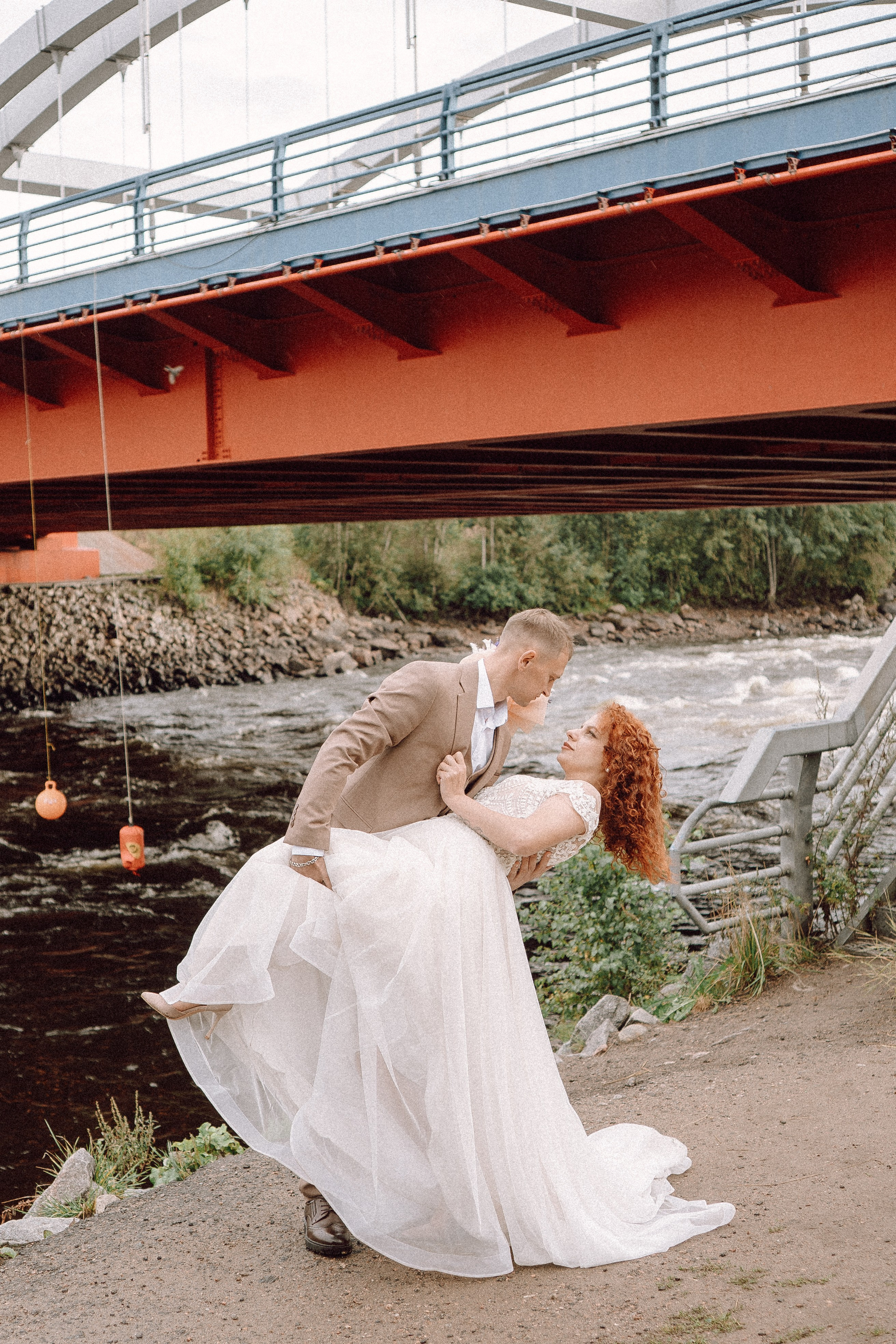 СВАДЕБНАЯ ФОТОСЕССИИЯ ПАРЫ В ГОРОДЕ ПРИОЗЕРСК В СОСНОВОМ ЛЕСУ И С ПИКАПОМ. Профессиональный фотограф, Санкт-Петербург — Виктория Богомолова
