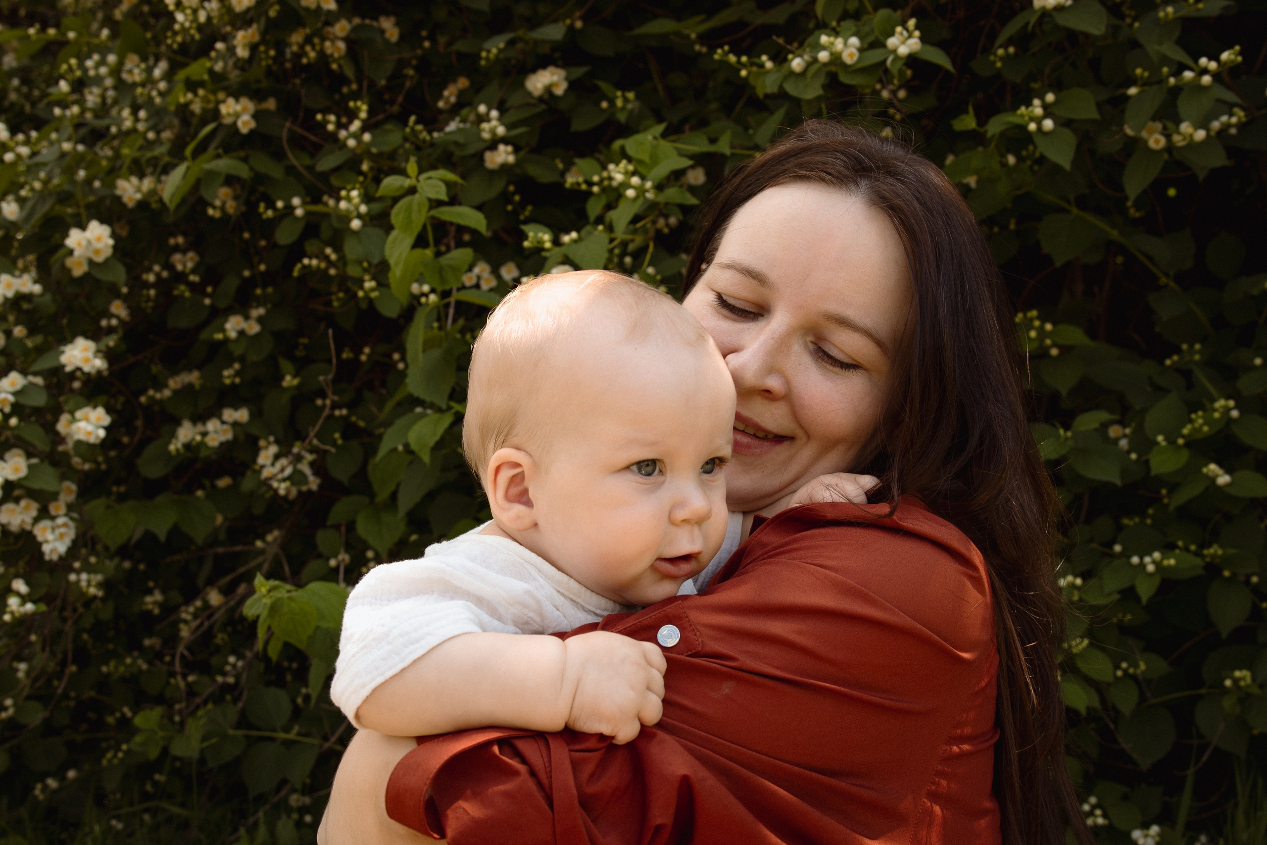 Настя с сыном у Alma-Mater. Ваш семейный newborn и lifestyle фотограф в СПБ Наталья Журавлева