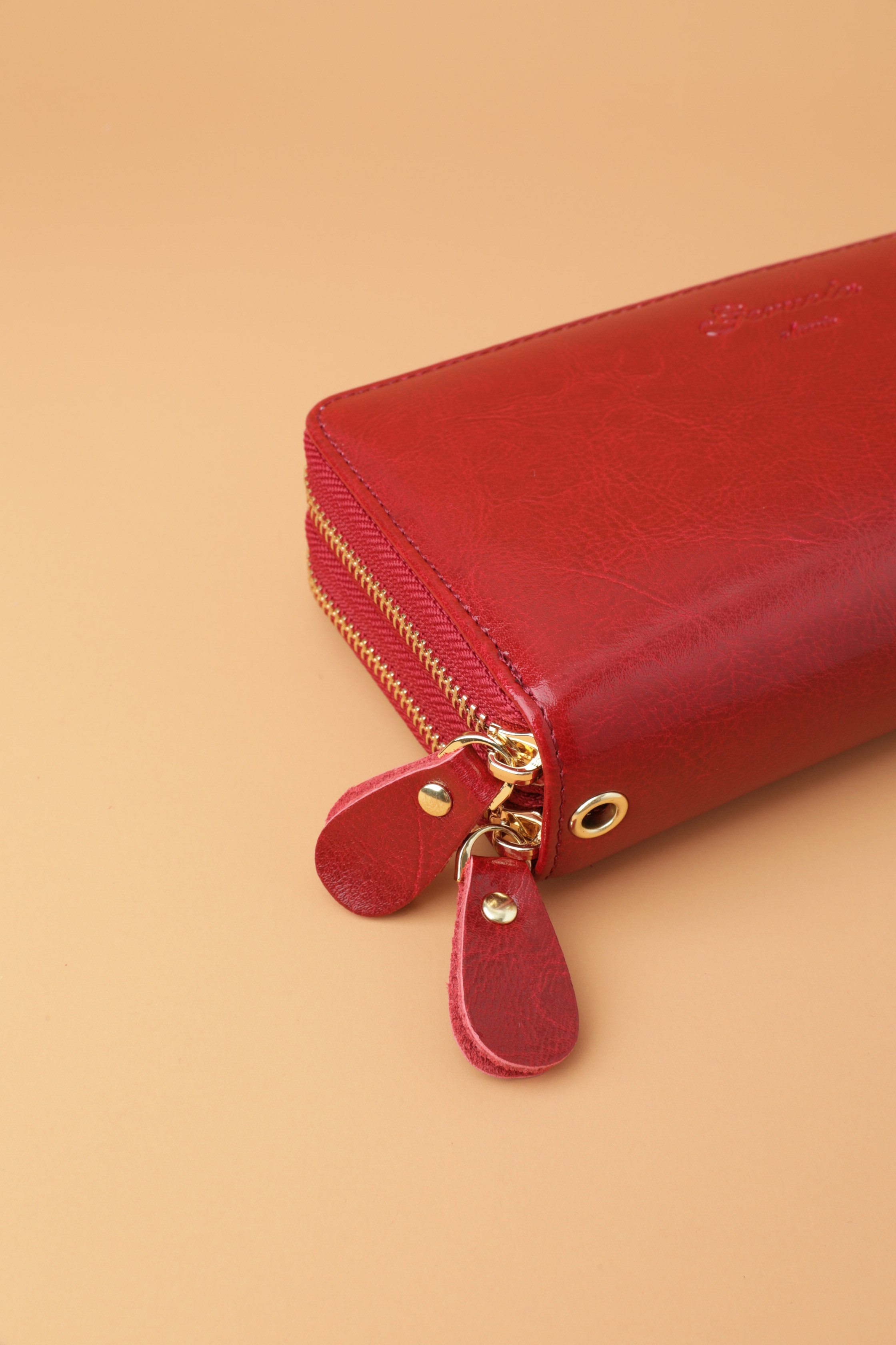 Кошелек женский. Фотостудия предметной и модельной съёмки для маркетплейсов