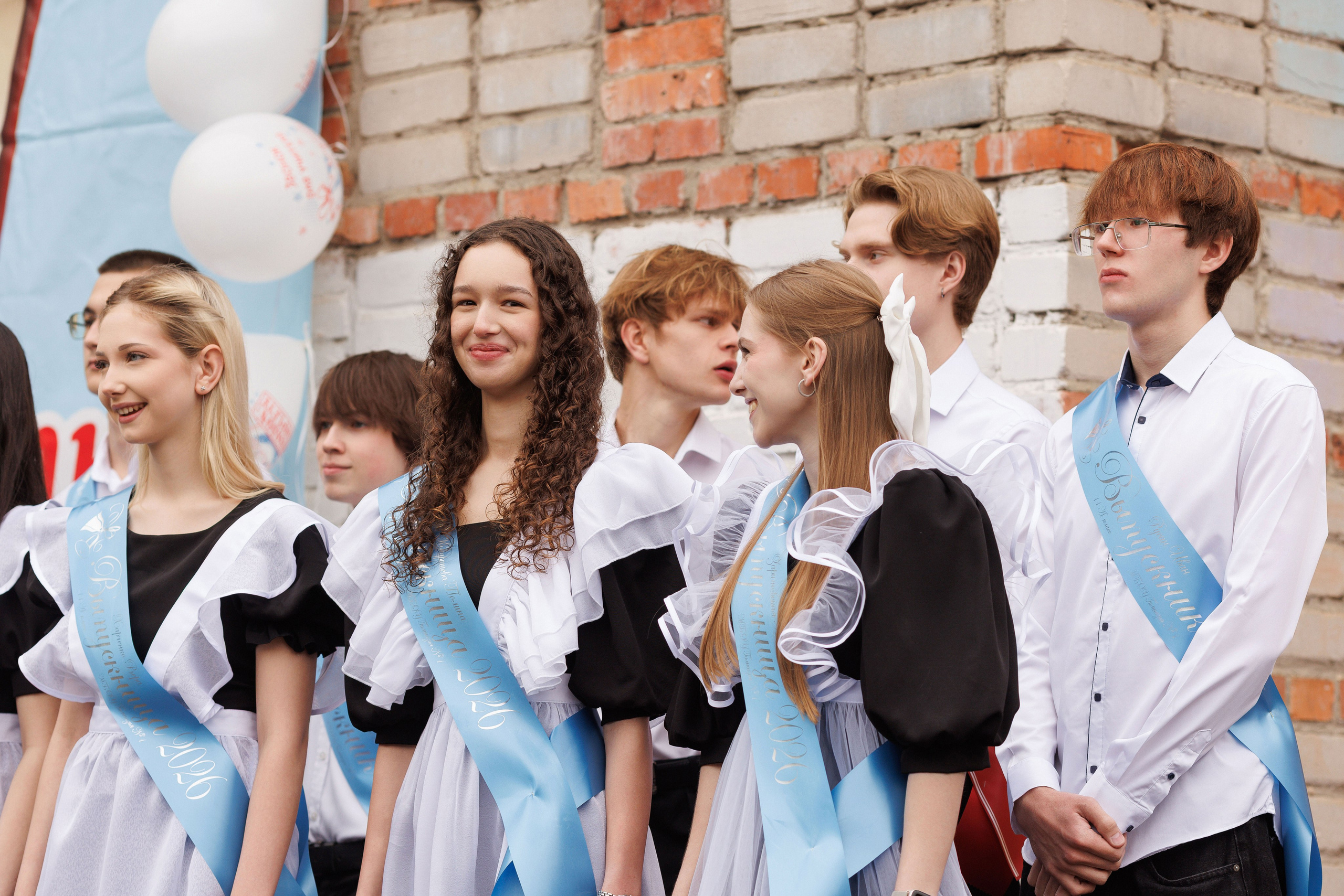 Последний звонок Гимназия Артем. Photoalbum-vl.ru