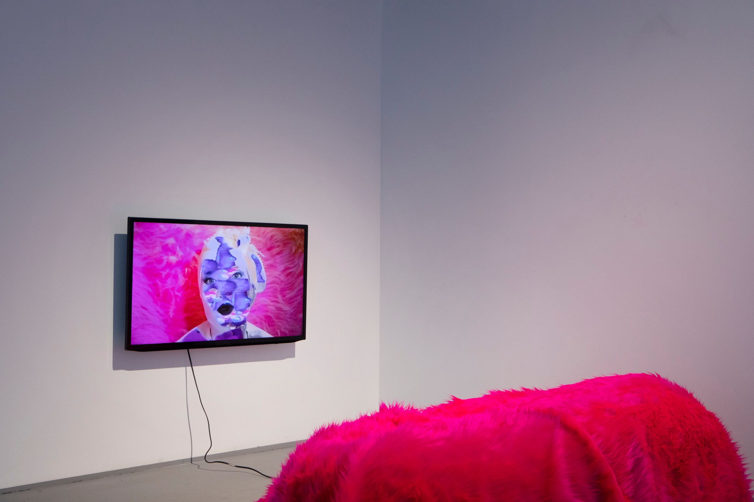 Я надеваю свои розовые очки чтобы увидеть мир в чёрном цвете. Илья Крончев-Иванов