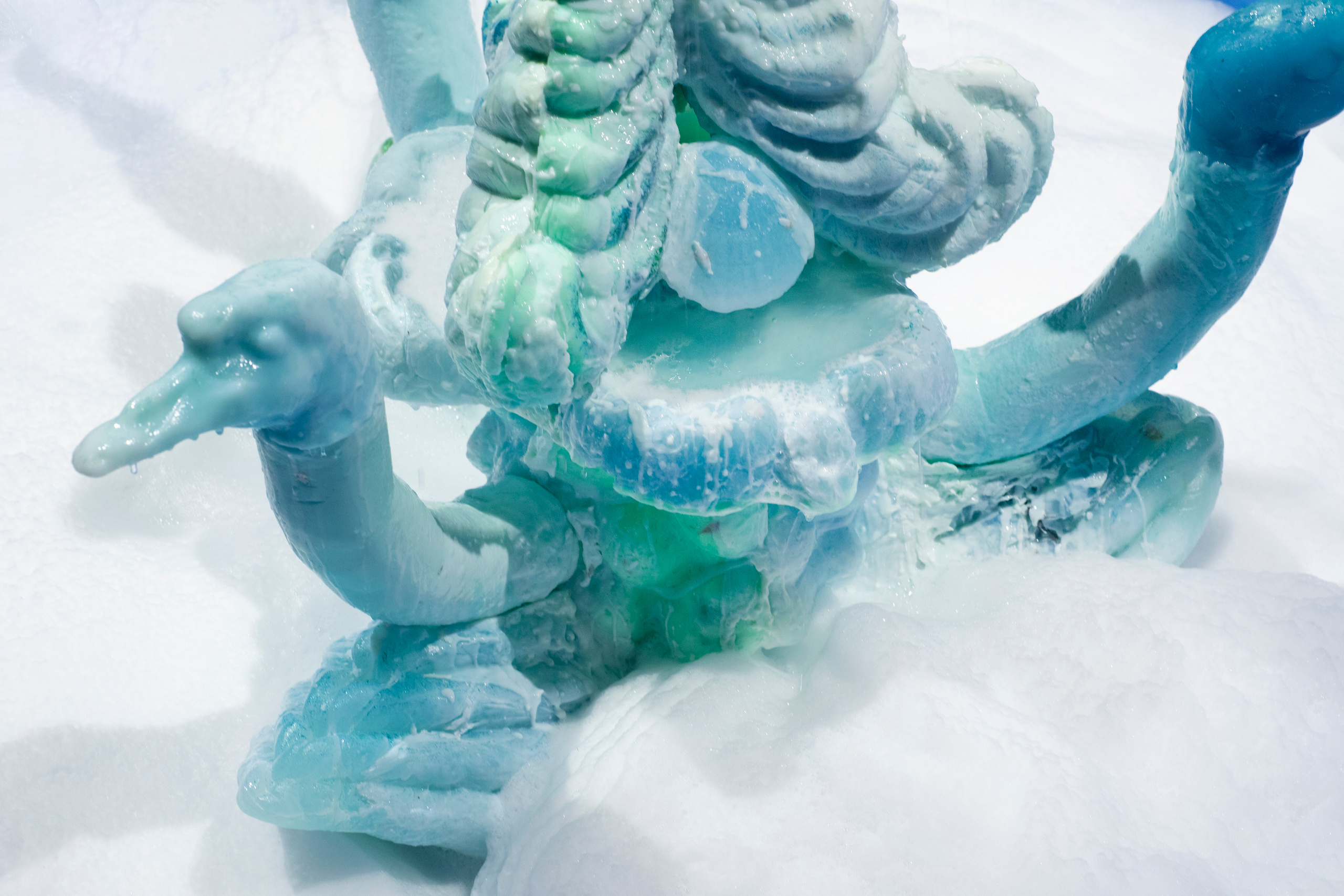 Я надеваю свои розовые очки чтобы увидеть мир в чёрном цвете. Илья Крончев-Иванов