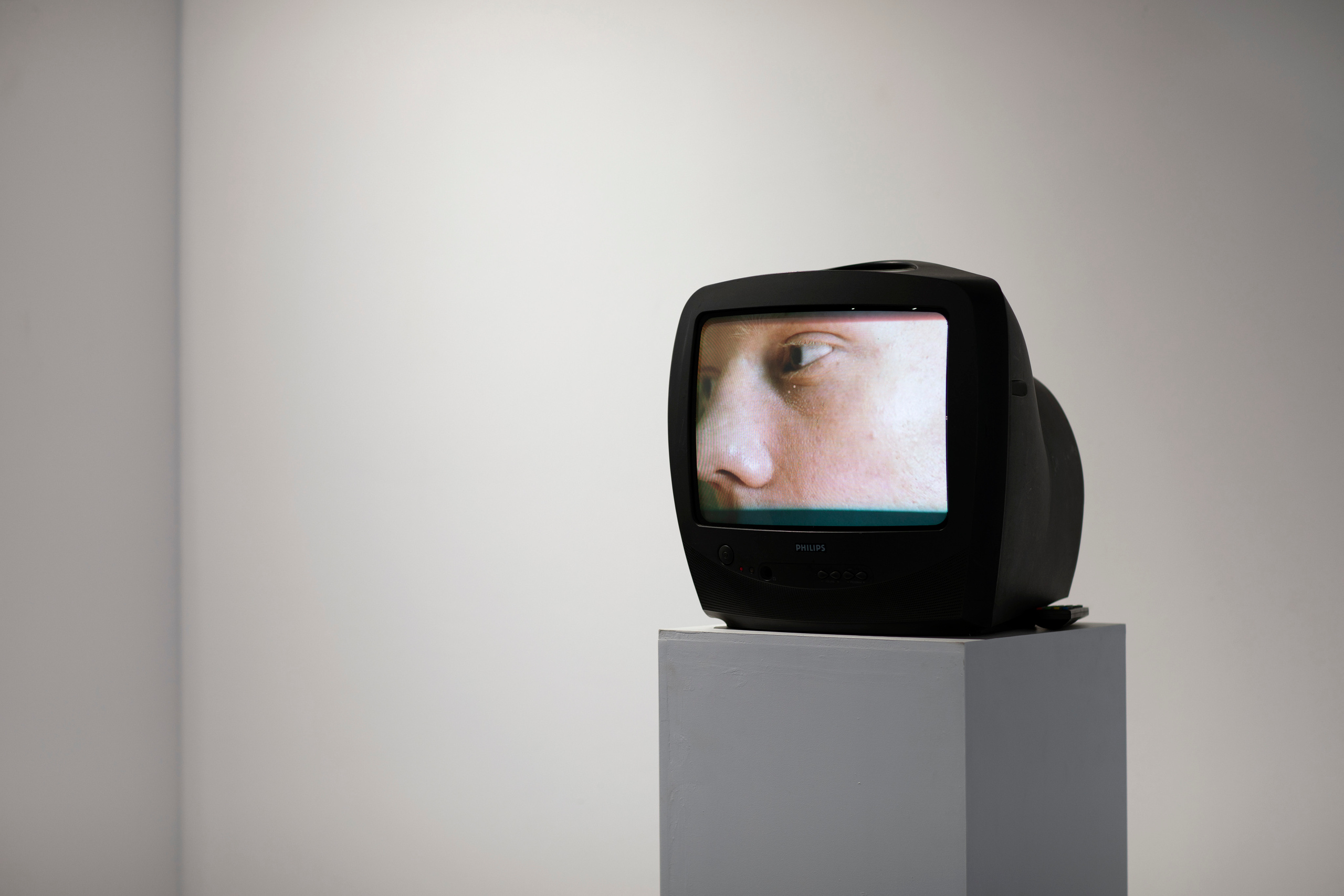 Я надеваю свои розовые очки чтобы увидеть мир в чёрном цвете. Илья Крончев-Иванов