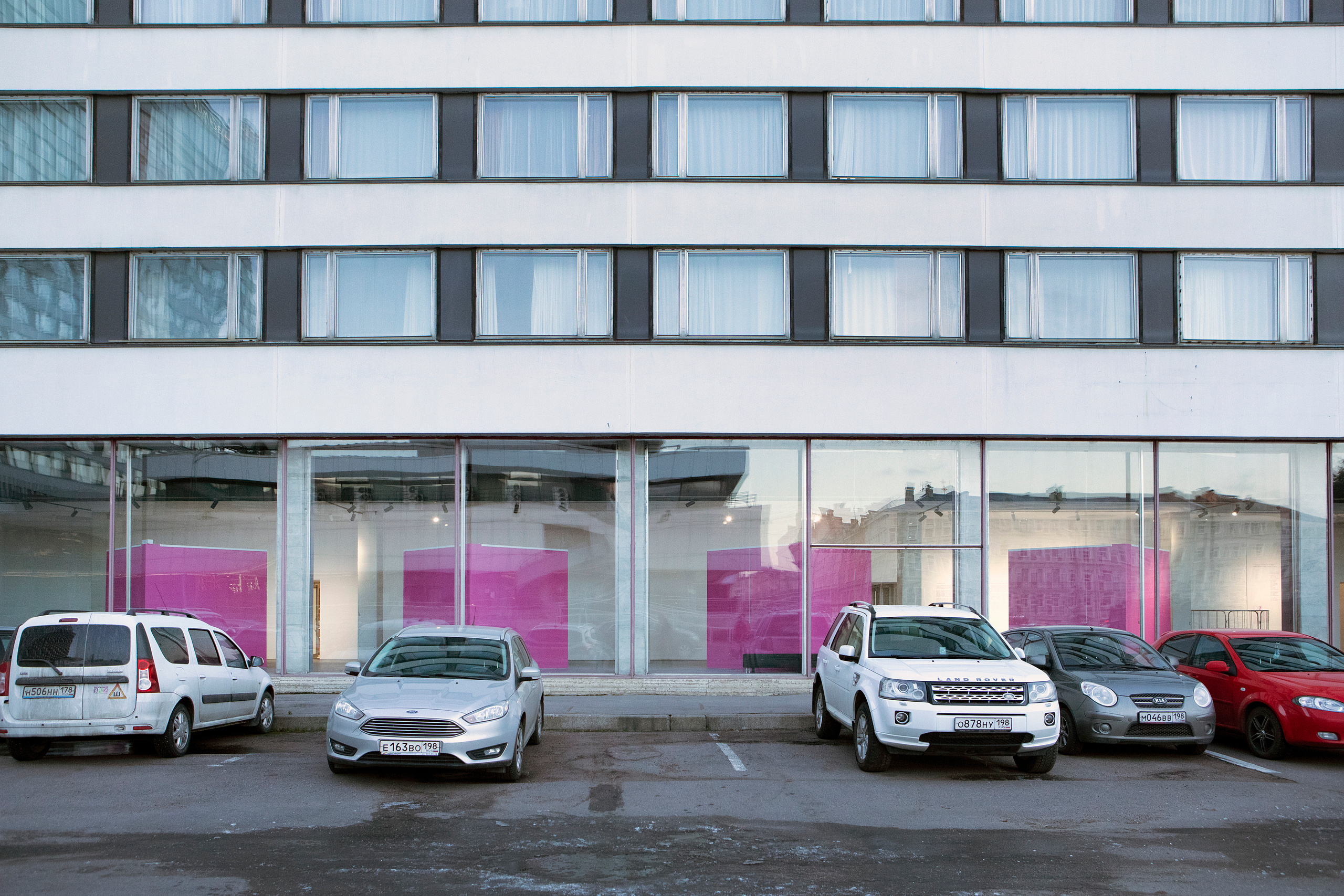 Я надеваю свои розовые очки чтобы увидеть мир в чёрном цвете. Илья Крончев-Иванов