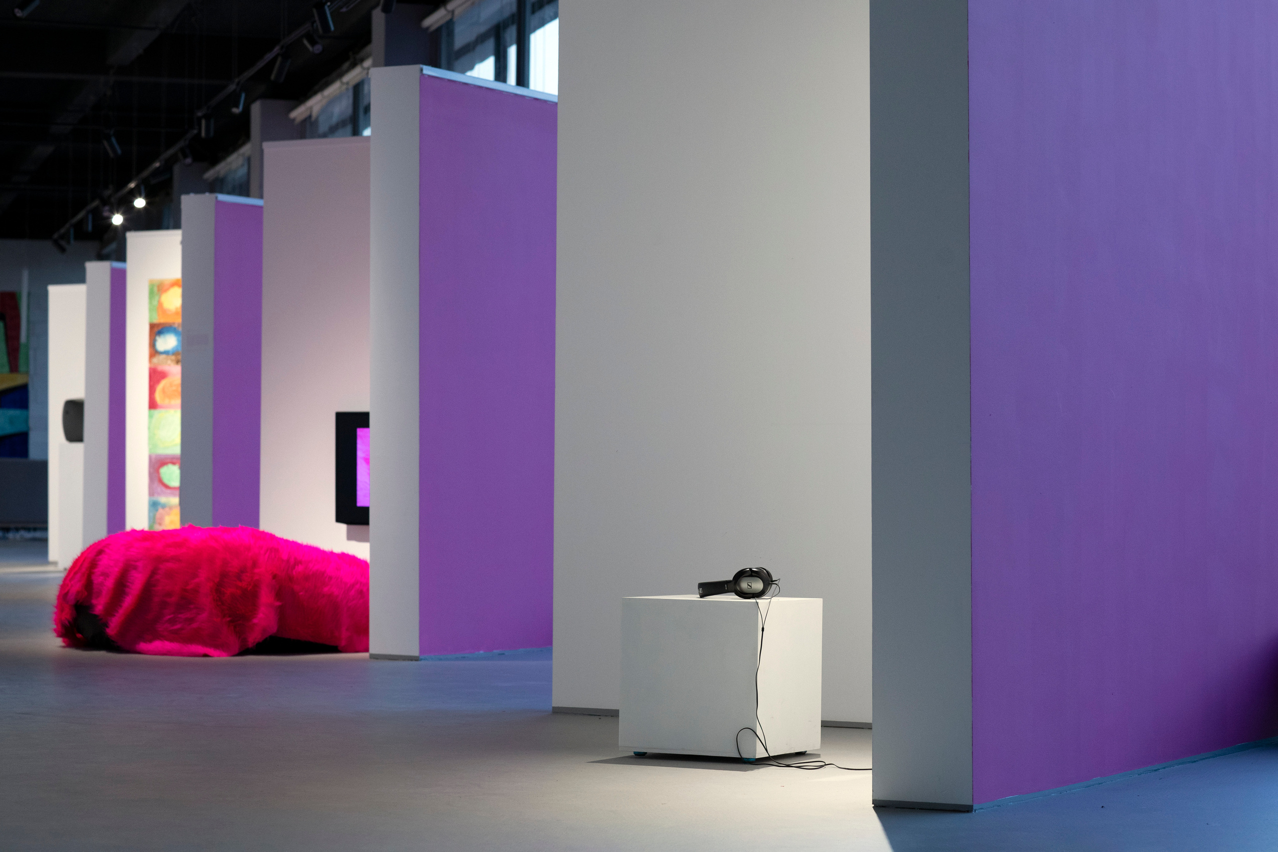 Я надеваю свои розовые очки чтобы увидеть мир в чёрном цвете. Илья Крончев-Иванов