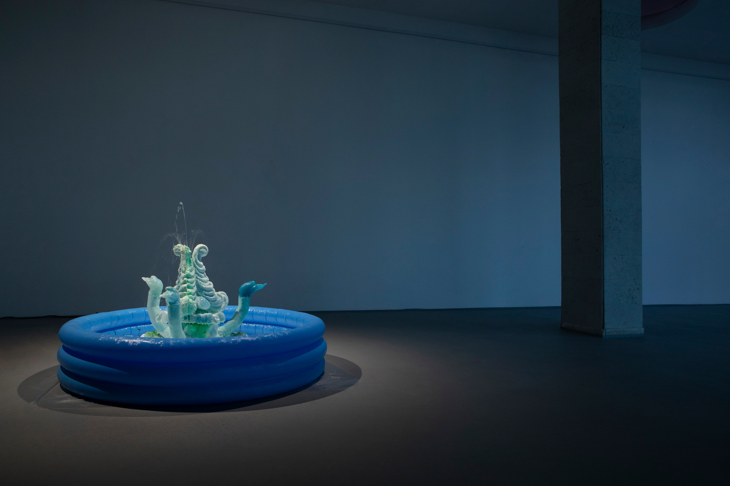 Я надеваю свои розовые очки чтобы увидеть мир в чёрном цвете. Илья Крончев-Иванов