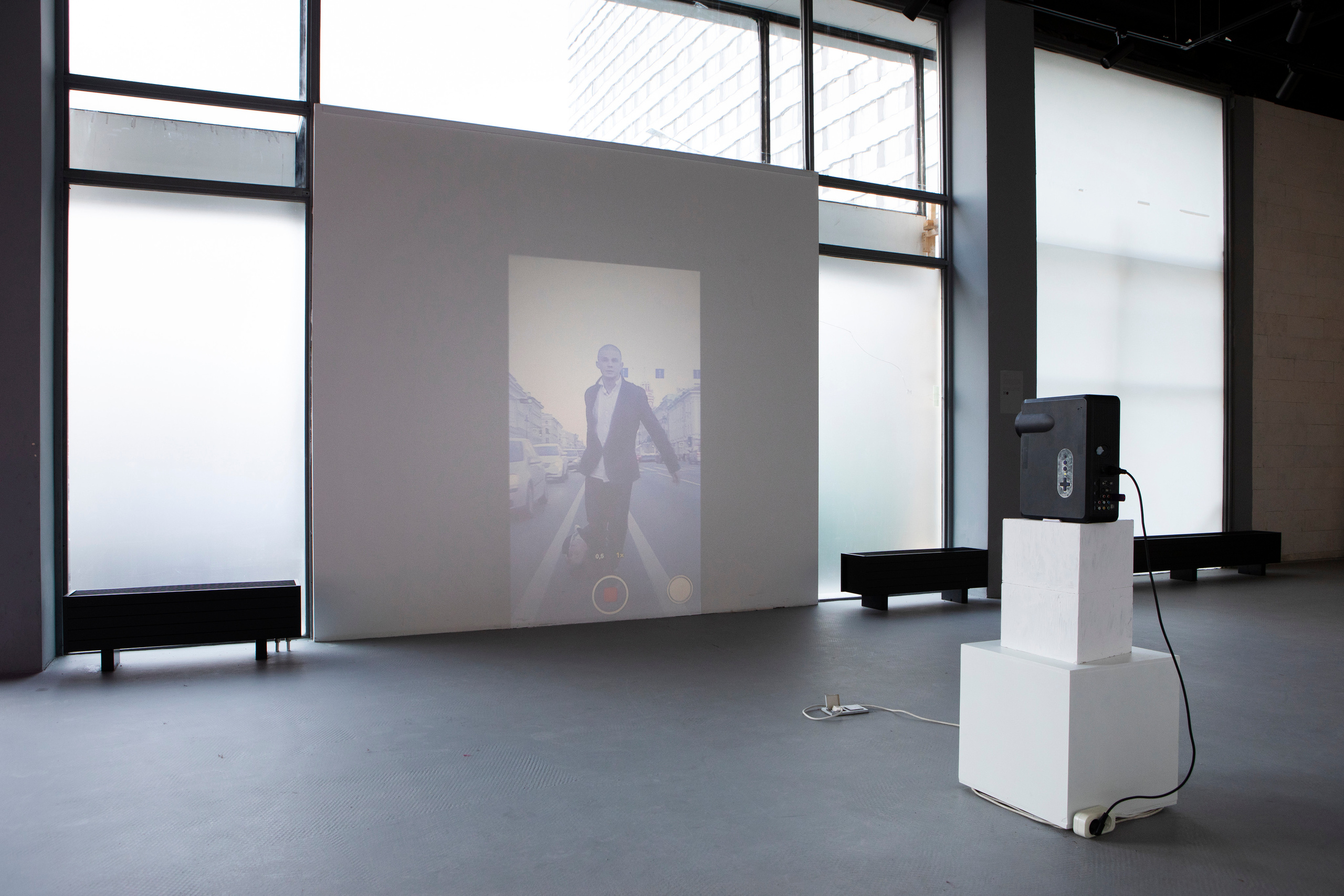 Я надеваю свои розовые очки чтобы увидеть мир в чёрном цвете. Илья Крончев-Иванов