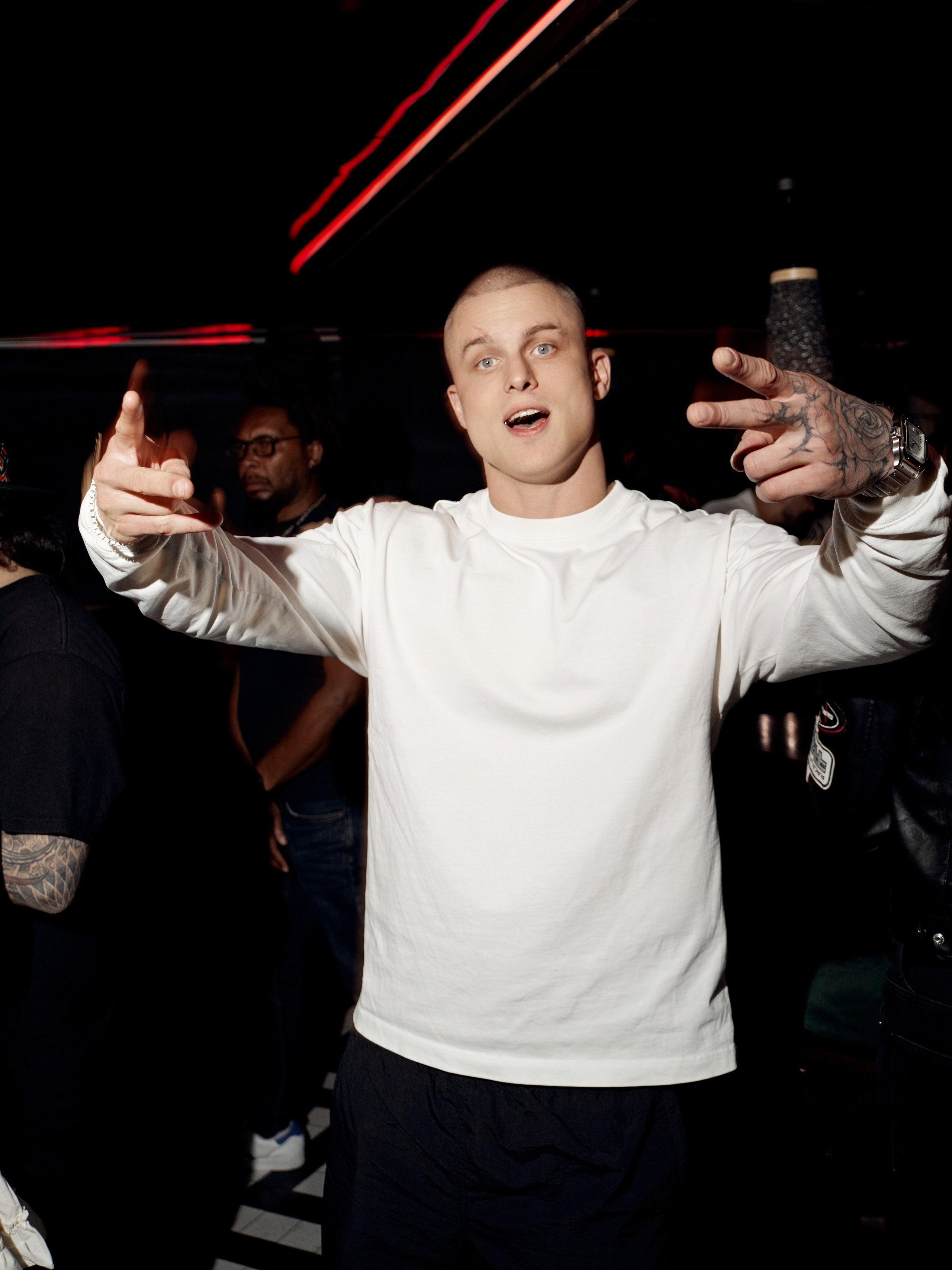 CLUB. NOIZOMAX Художественный фотограф в Дубай