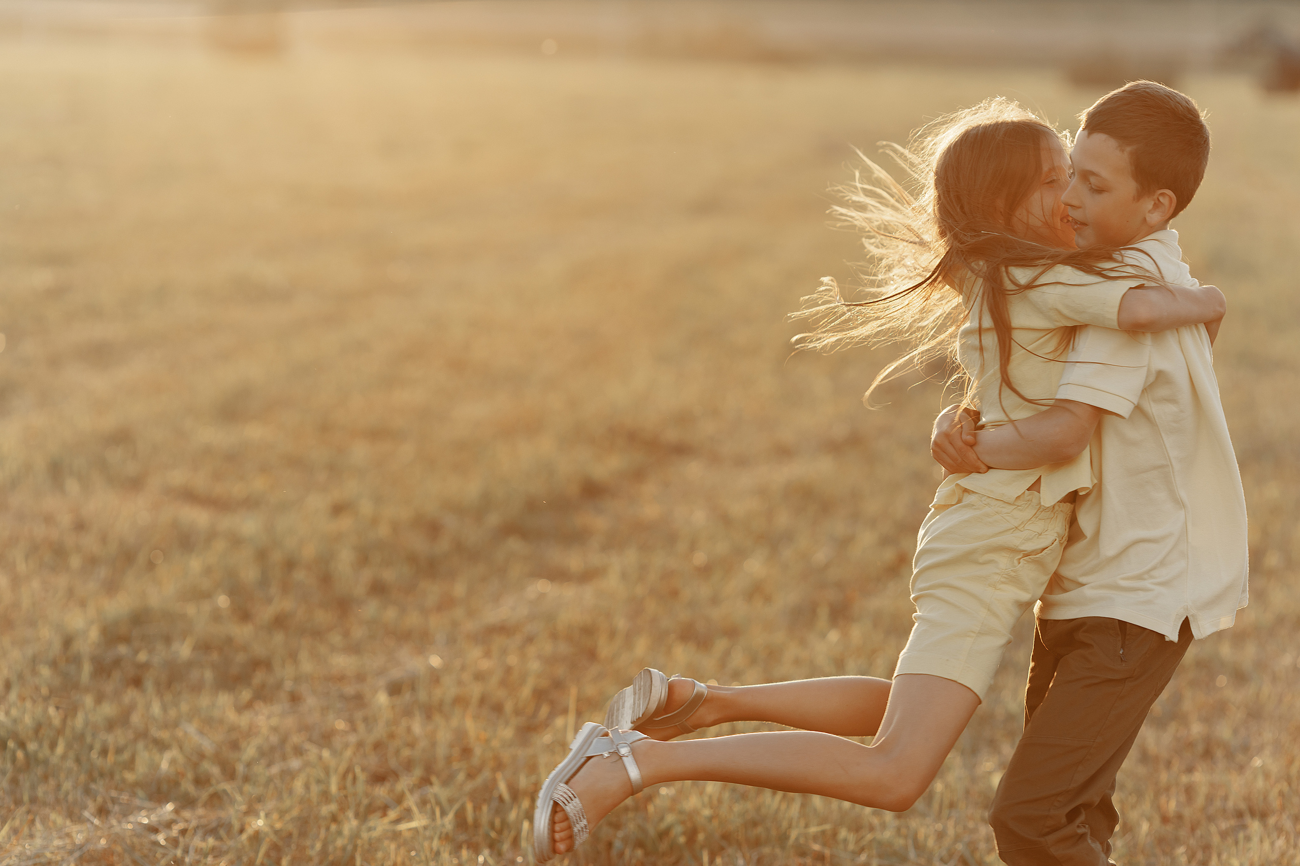 Поле закат лето. Свадебный и семейный фотограф  во Владивостоке Ольга Украинец