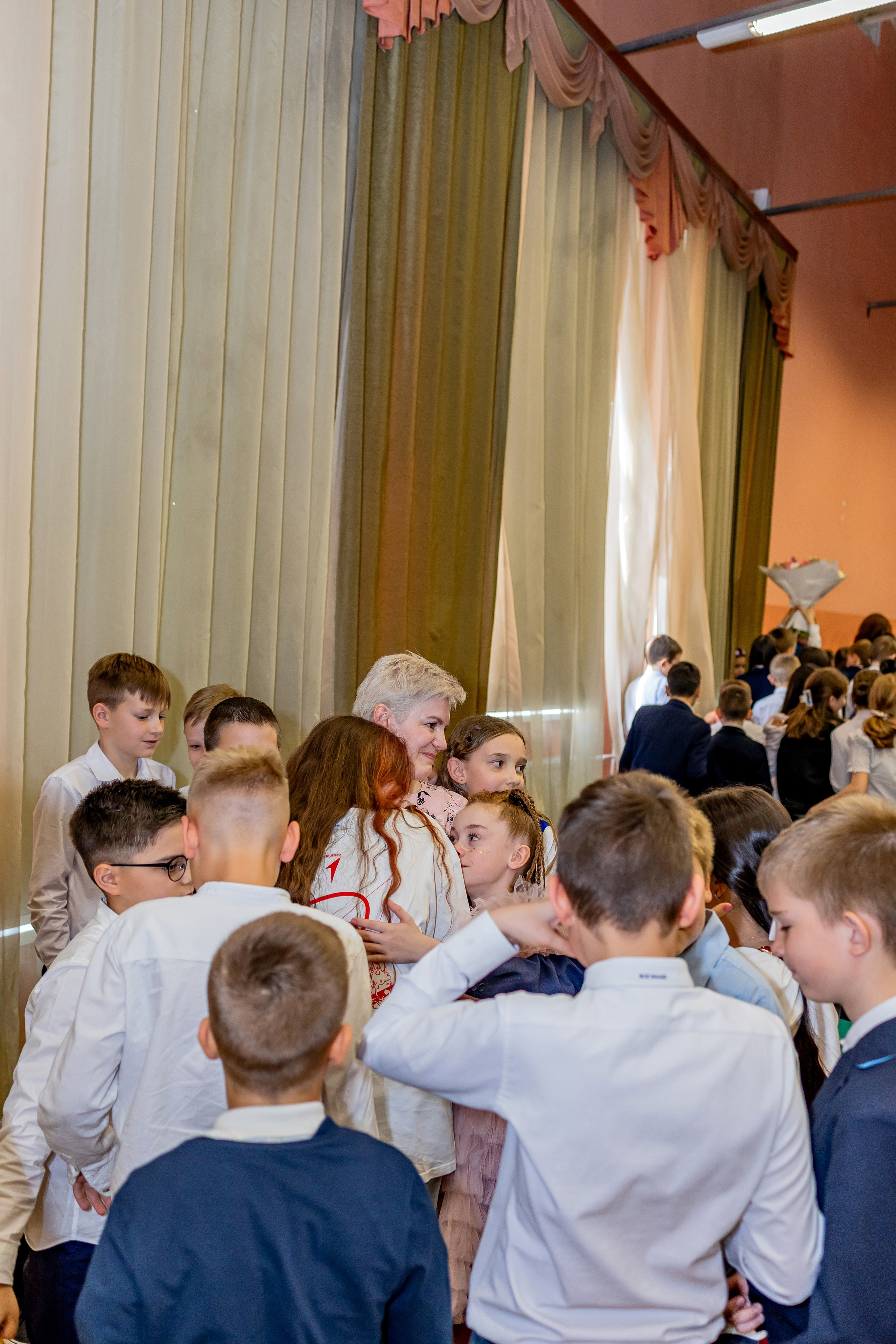 Выпускной праздник в начальной школе. Фотограф и видеограф Москва. Свадебный фотограф, видеограф. Выпускные альбомы. Оживающие альбомы