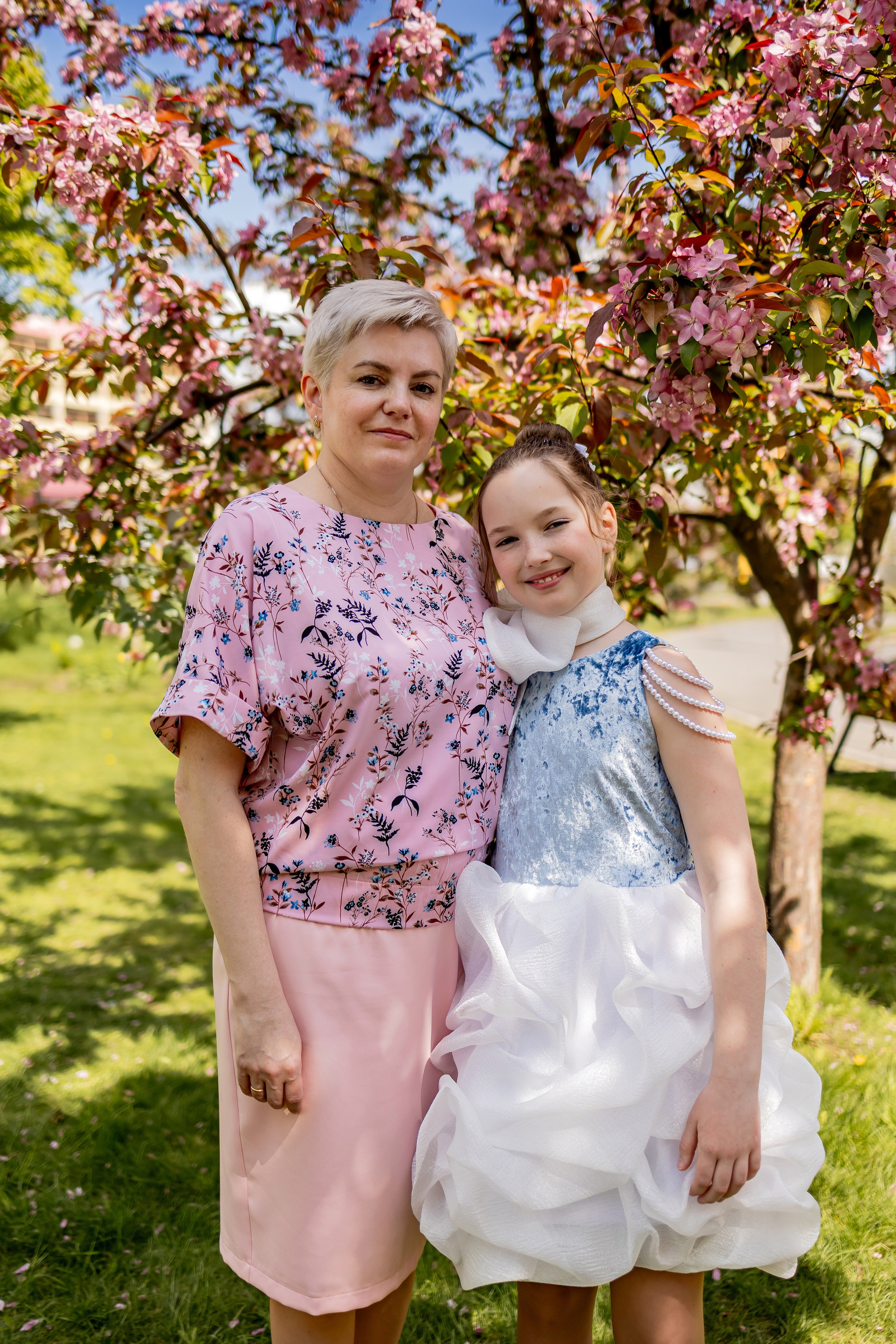 Выпускной в начальной школе на улице. Фотограф и видеограф Москва. Свадебный фотограф, видеограф. Выпускные альбомы. Оживающие альбомы