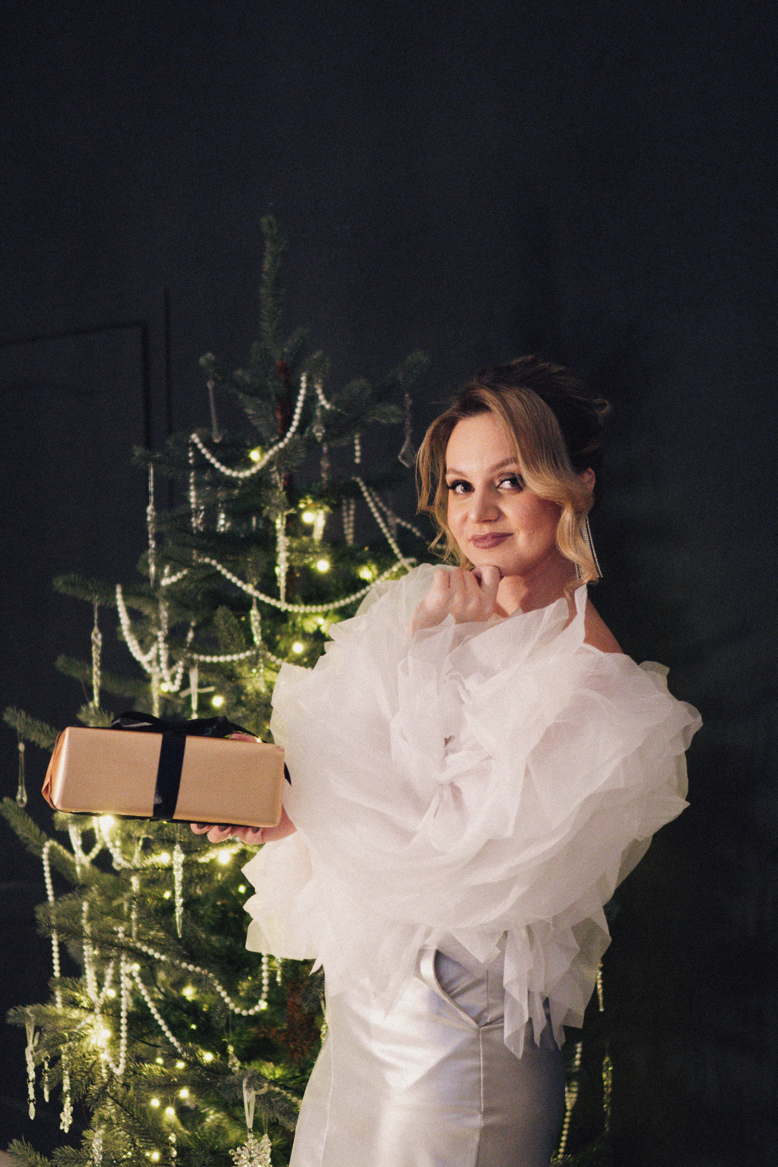 НОВОГОДНЯЯ ФОТОСЕСИИЯ В СТУДИИ ДЛЯ ДЕВУШКИ И ПРОГУЛКА ПО ЧЕРНЫШЕВСКОЙ. Профессиональный фотограф, Санкт-Петербург — Виктория Богомолова