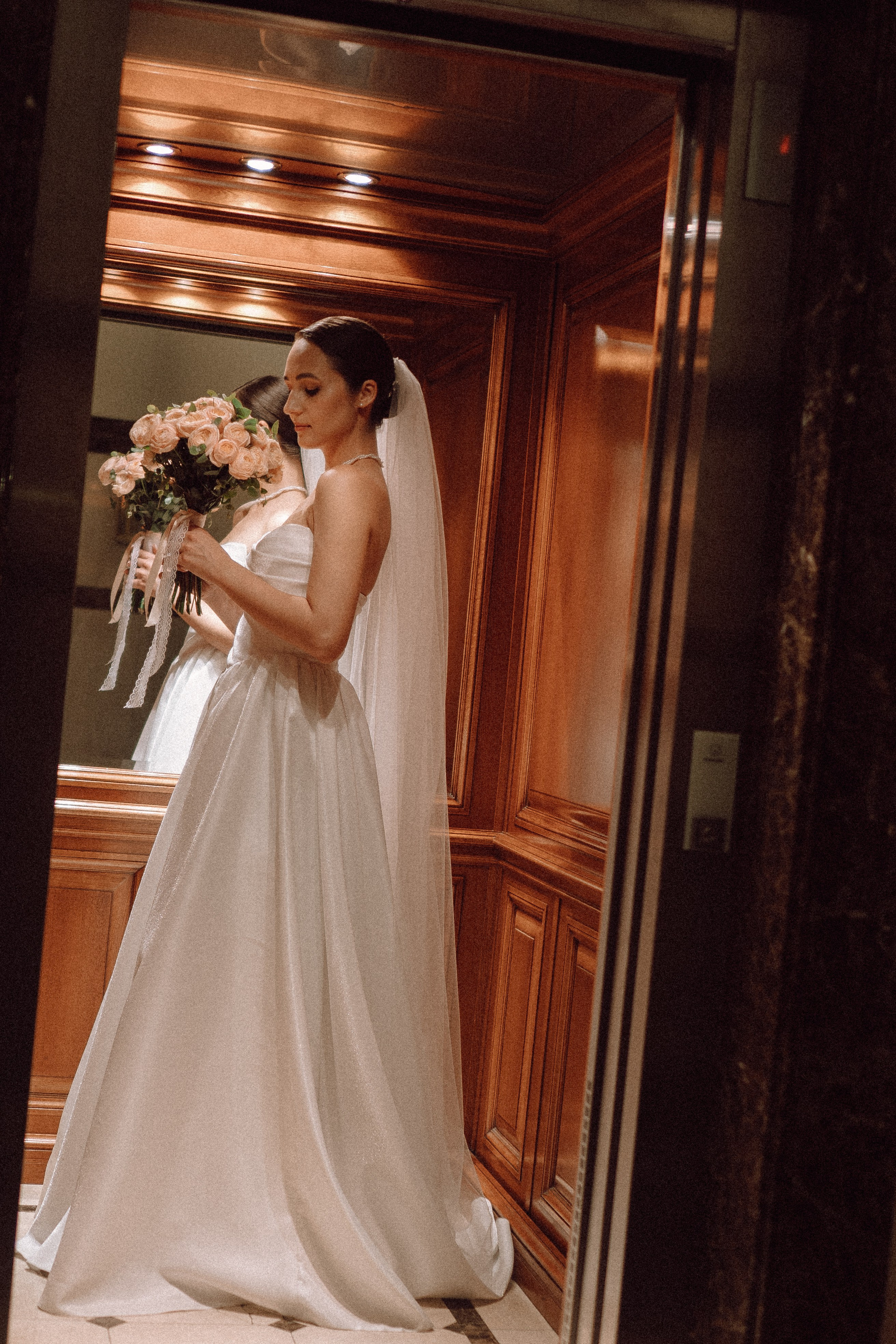 СВАДЕБНАЯ ПРОГУЛКА В САНТК-ПЕТЕРБУРГЕ (ИСАКИЕВСКИЙ СОБОР, ЗИМНЯЯ КАНАВКА, ЭРМИТАЖ И БОЛЬШАЯ МОРСКАЯ УЛИЦА). Профессиональный фотограф, Санкт-Петербург — Виктория Богомолова