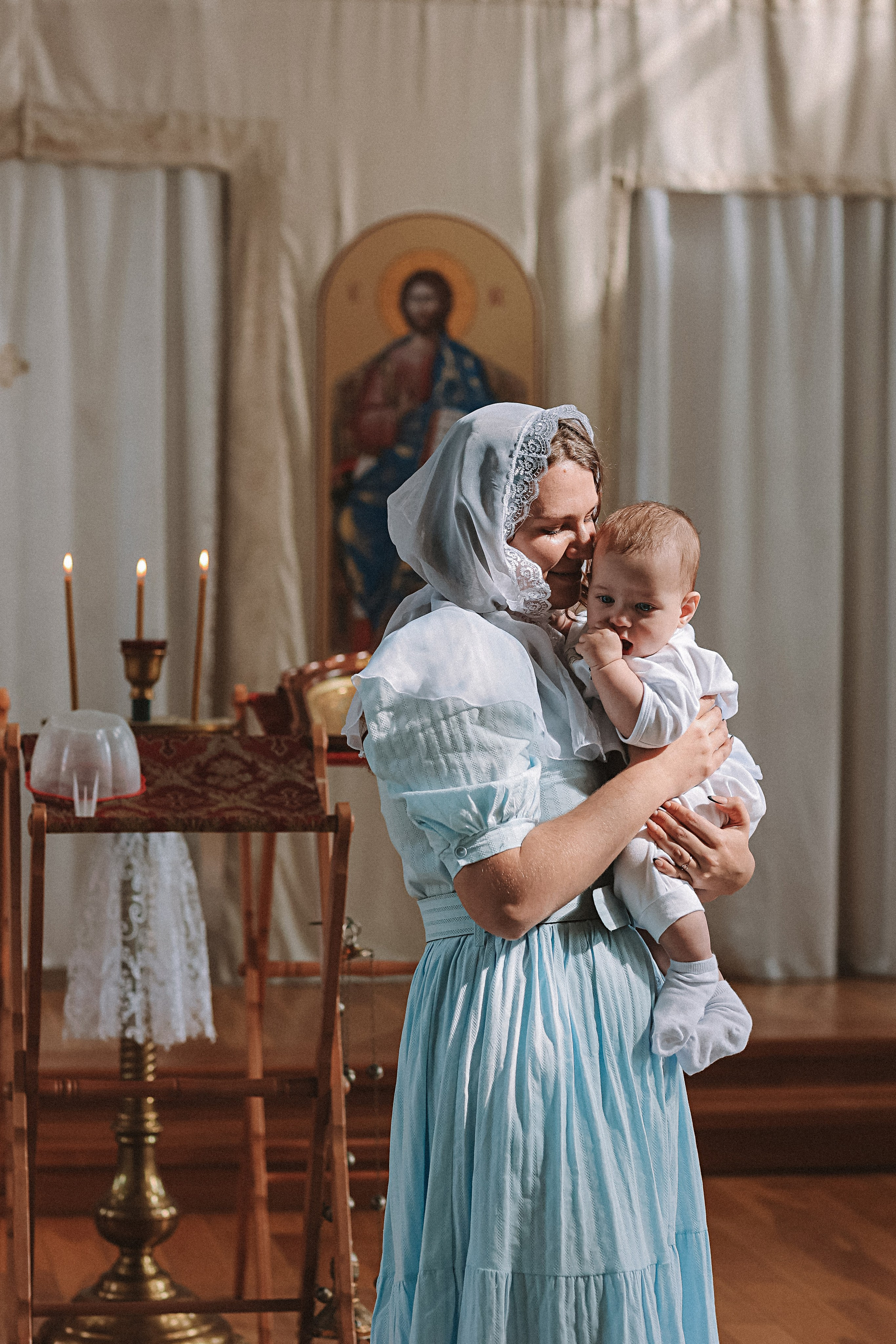 Крещение церковь около моста влюбленных. Семейный фотограф Тюмень, фотограф на роды Салмина Мария