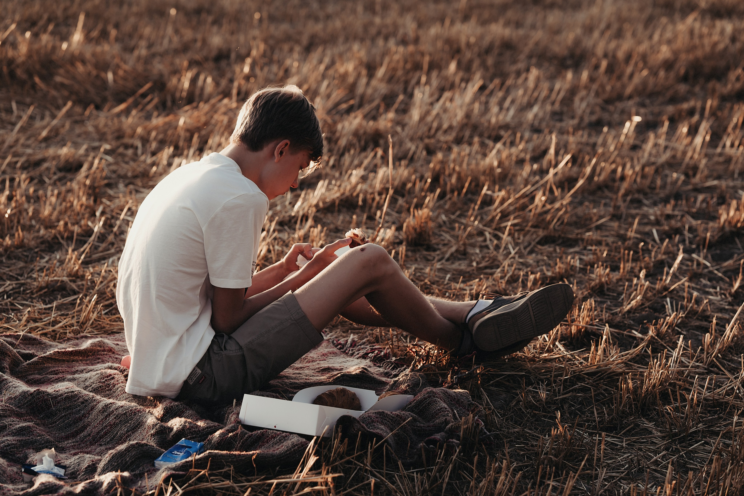 Аксана семейная в поле. Семейный фотограф, женский фототерапевт
