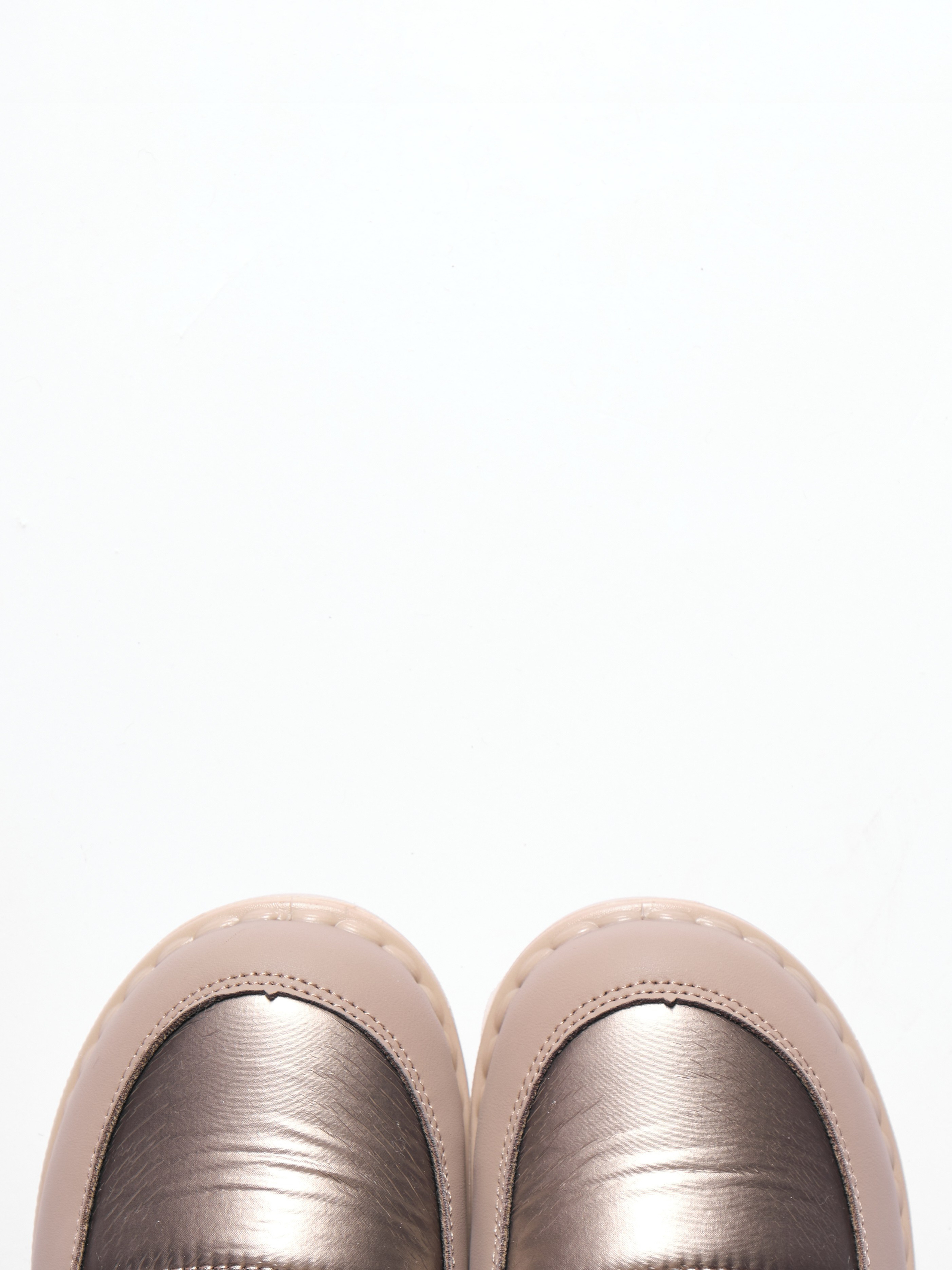 Зимние дутики. Фотостудия для Wildberries Ozon