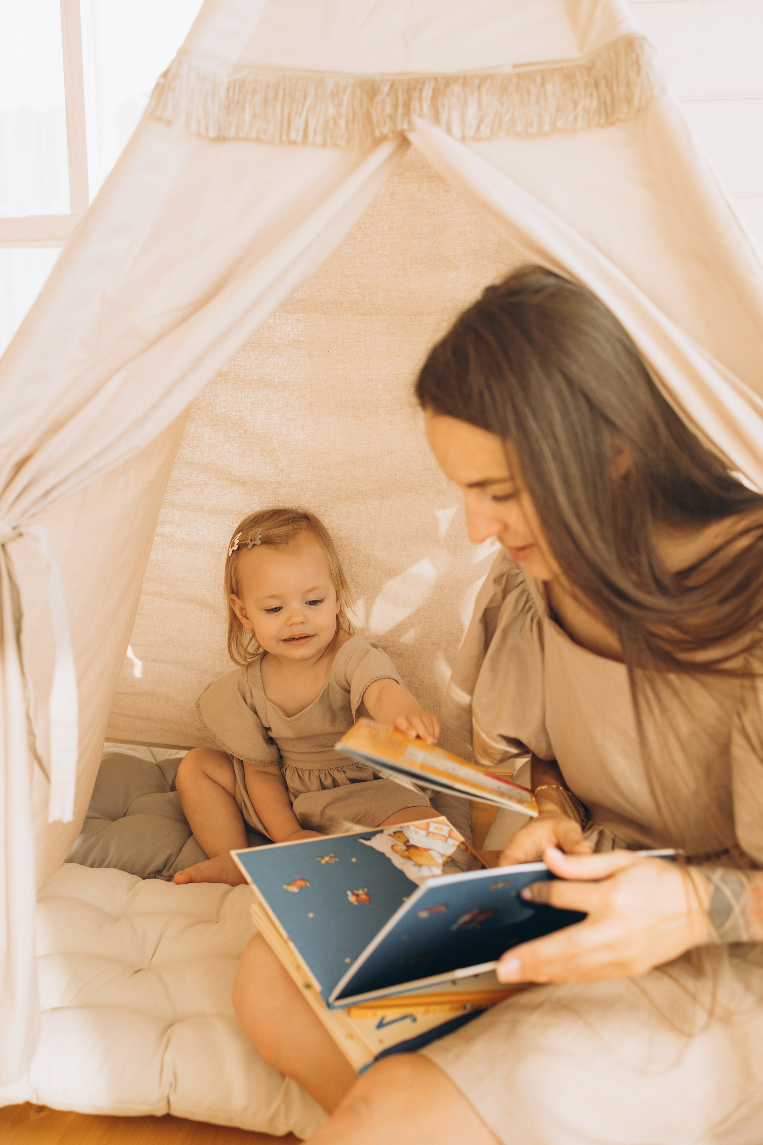 Оля и Мирослава Беседка. Семейный фотограф в Москве Виктория Ястребинская