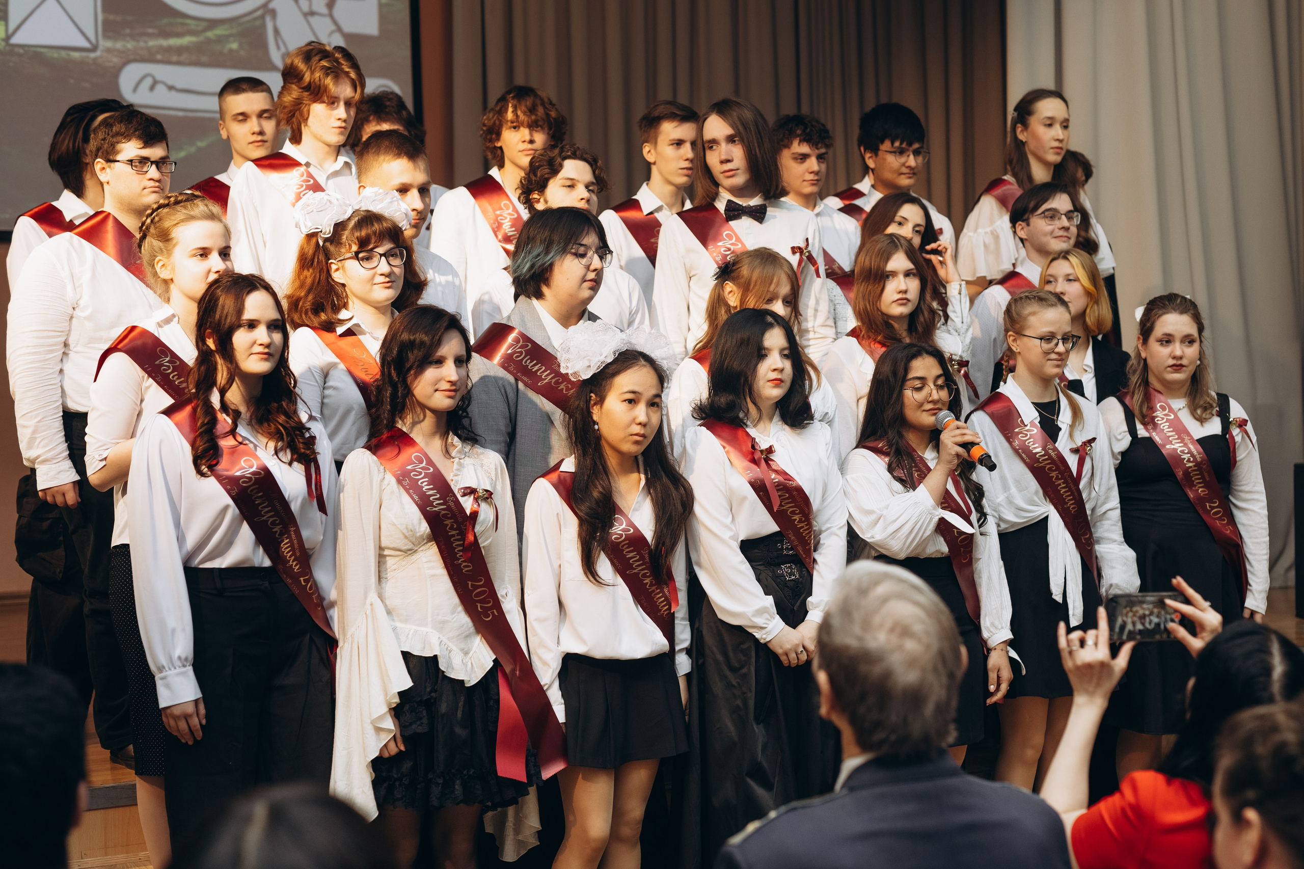 Последний звонок концерт+ фотозона. Фотограф Людмила Оюн