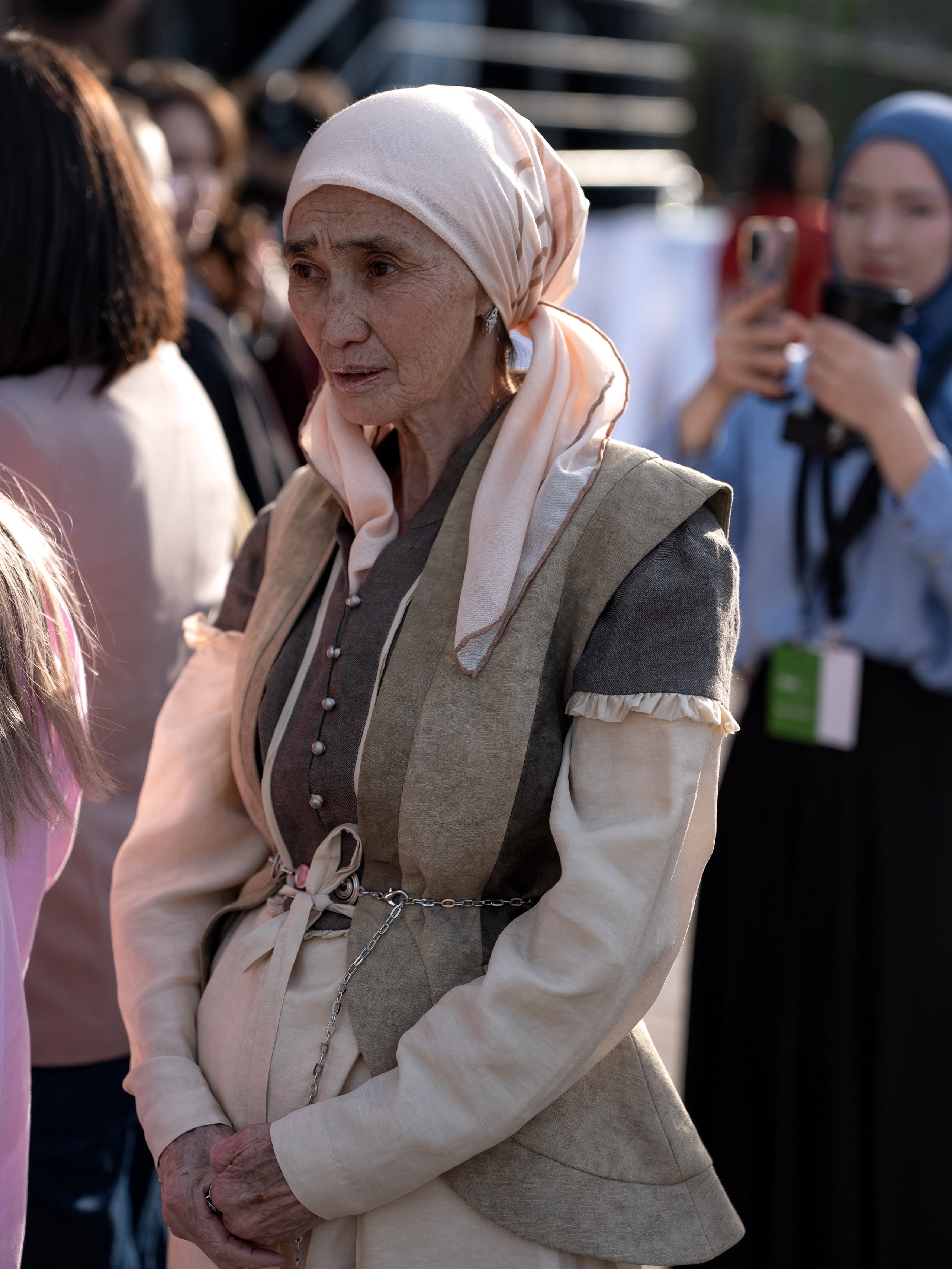 Visa Fashion Week Almaty Pre-Fall 2026 April StreetStyle Day 1. Сайт Алматинского НЮ АРТ, будуар и фэшн фотографа Дениса Карпенко