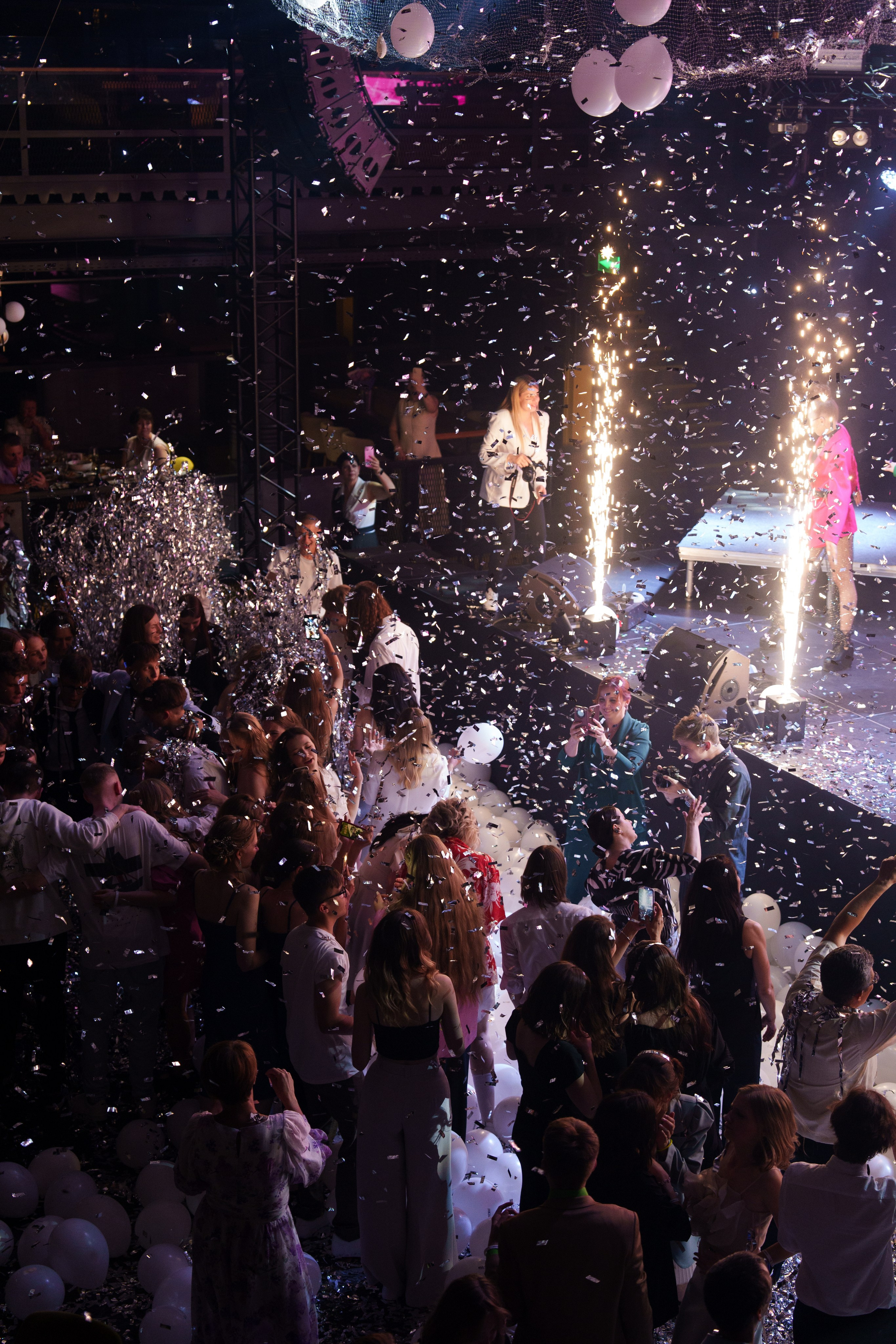 Выпускной Гимназия 7. Свадебный и репортажный фотограф Элина Козырьянова