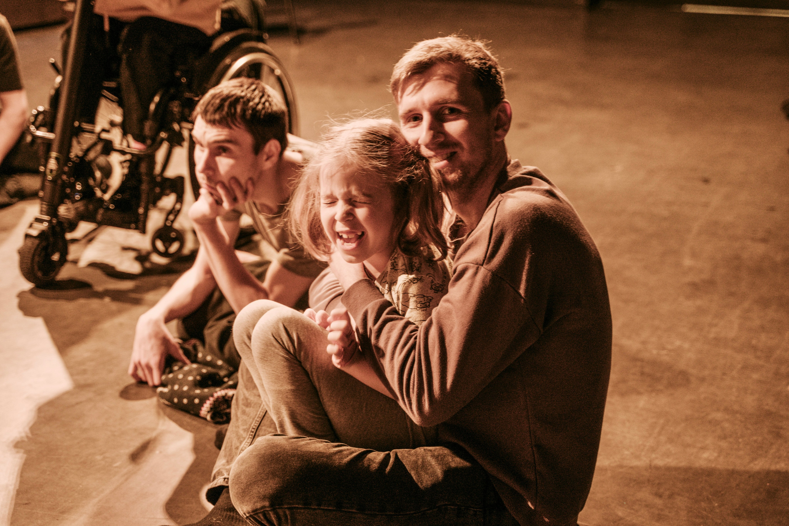 Дети танцуют // моң. Главная