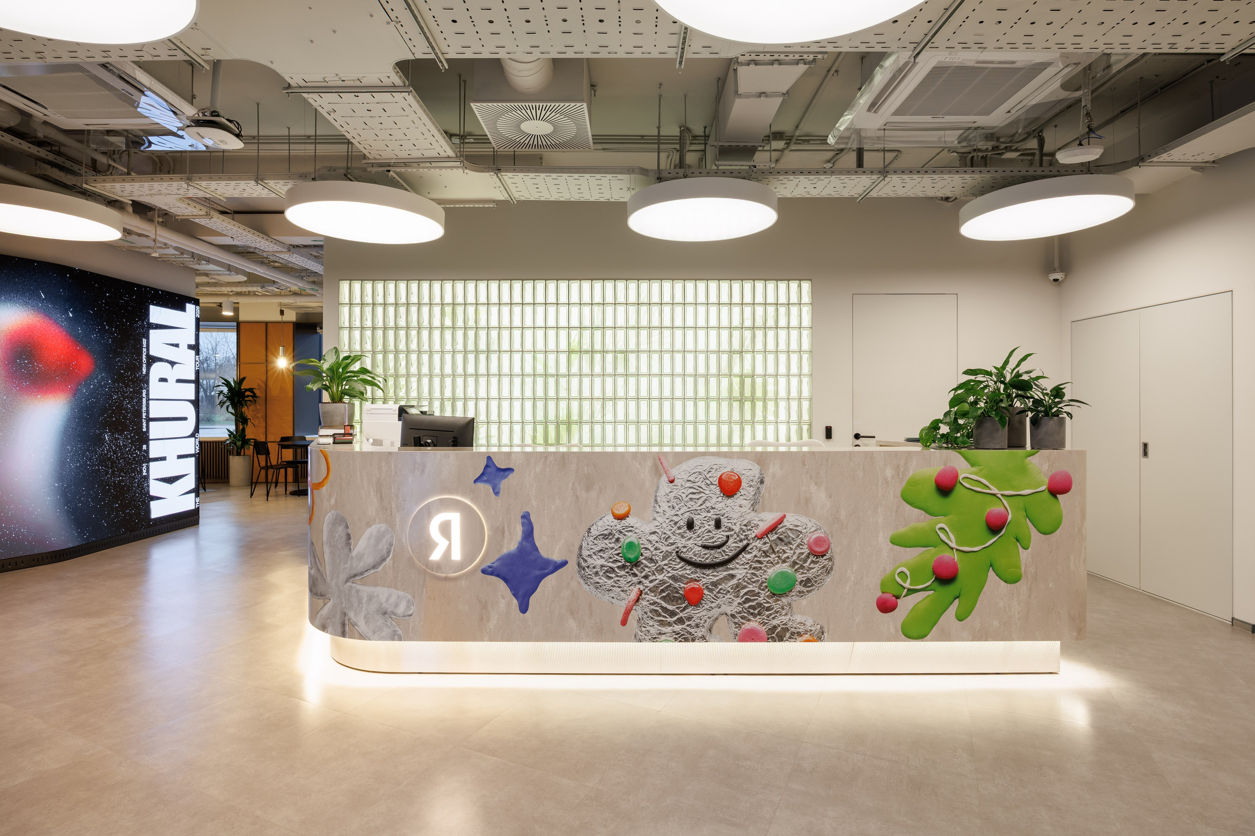 Стойки ресепшн, офис Яндекса