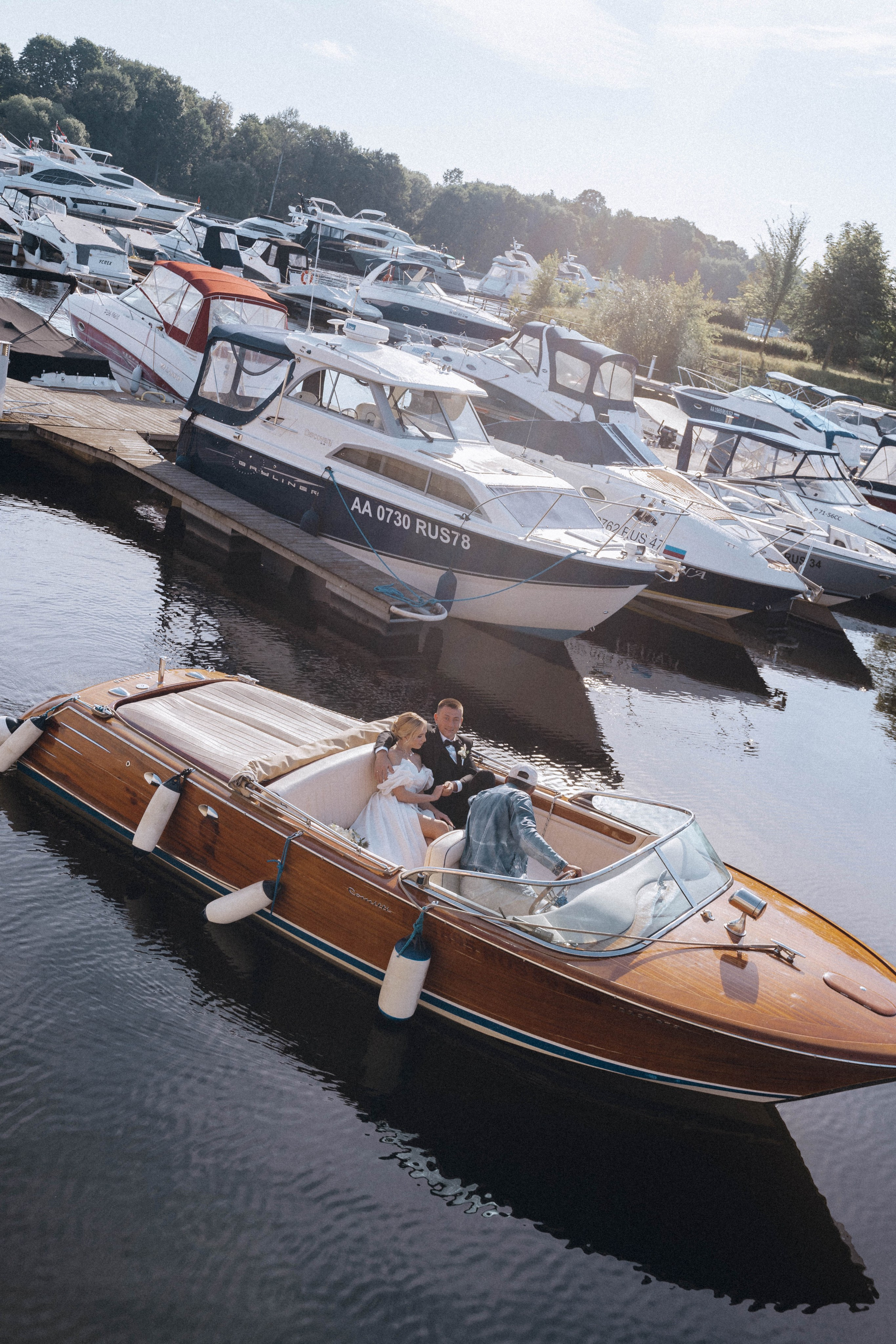 СВАДЕНБНАЯ СЬЕМКА НА КАТЕРЕ ПО КАНАЛАМ САНКТ-ПЕТЕРБУРГА И В АКВАТОРИИ НЕВЫ. Профессиональный фотограф, Санкт-Петербург — Виктория Богомолова