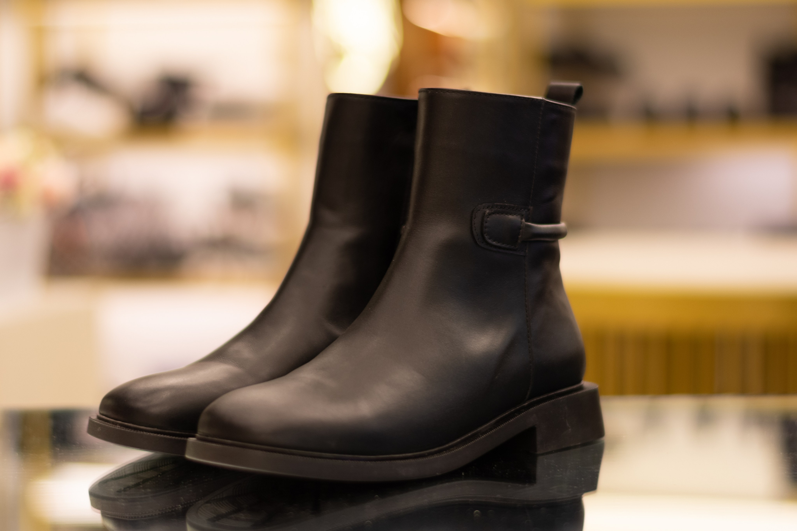 Для организаций. Предметная фотосессия для обувного магазина Capsula. Фотограф/видеограф Богдан Голованов