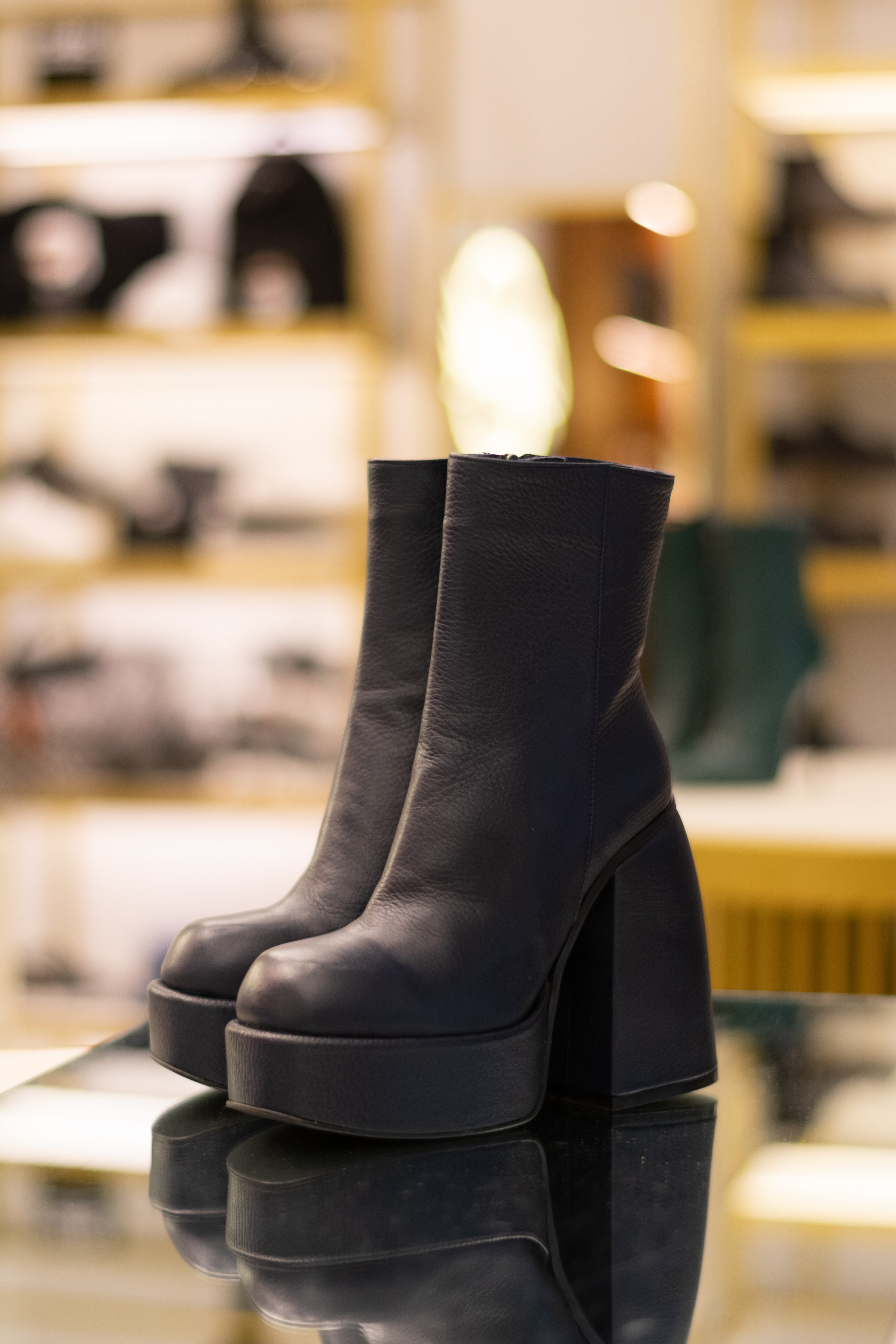 Для организаций. Предметная фотосессия для обувного магазина Capsula. Фотограф/видеограф Богдан Голованов