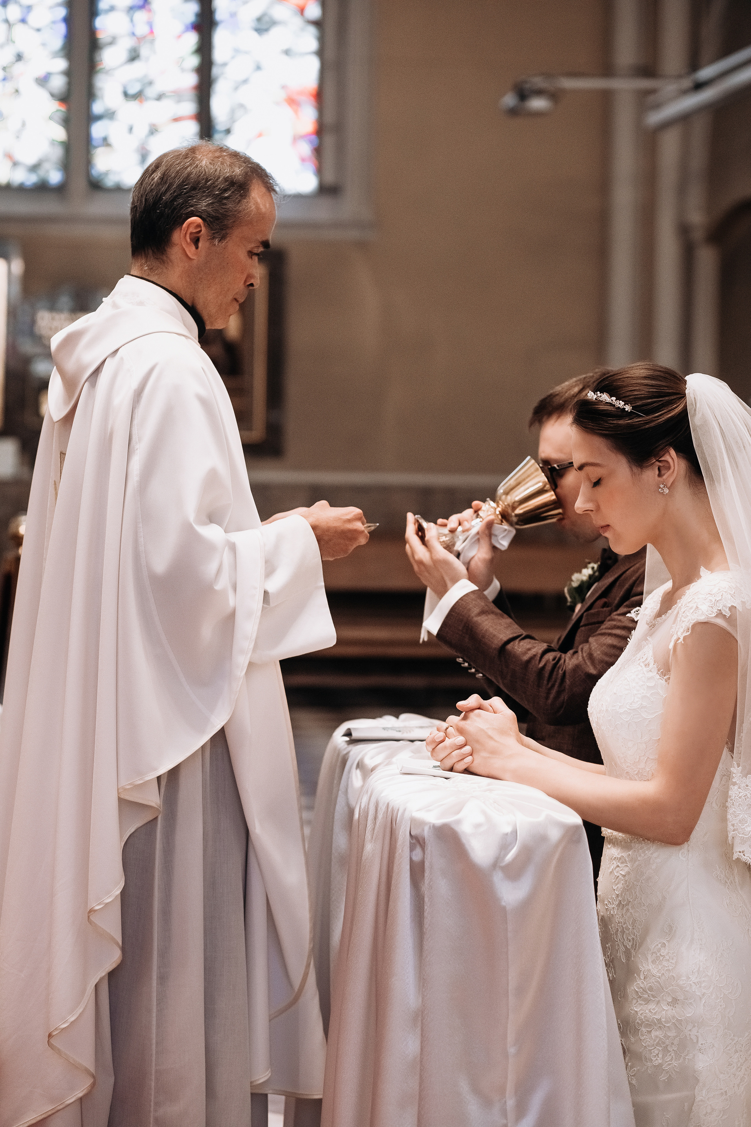 Олег и Вера. Венчание в католическом храме. Свадебный и семейный фотограф в Москве Евгения Лисина