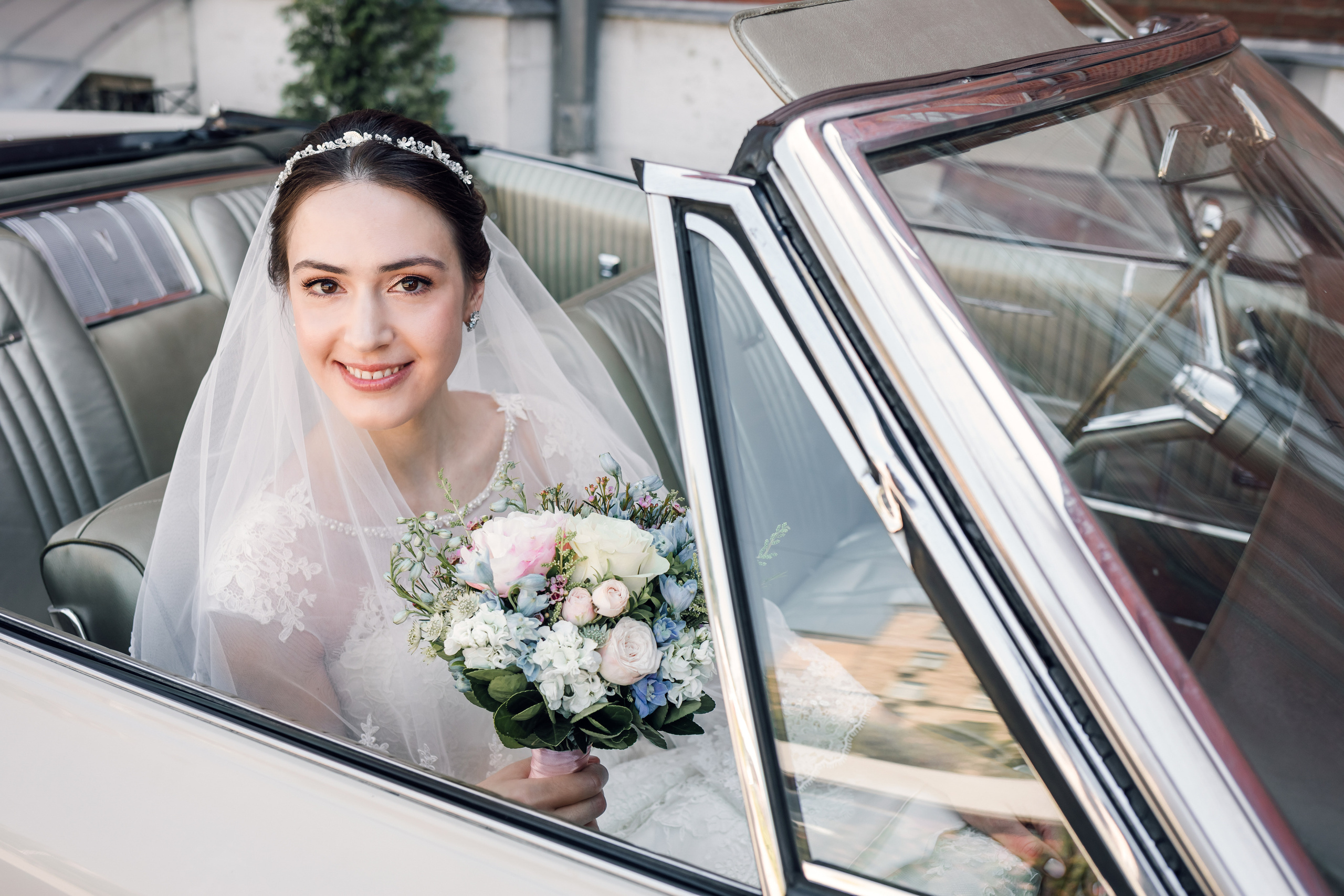 Олег и Вера. Венчание в католическом храме. Свадебный и семейный фотограф в Москве Евгения Лисина