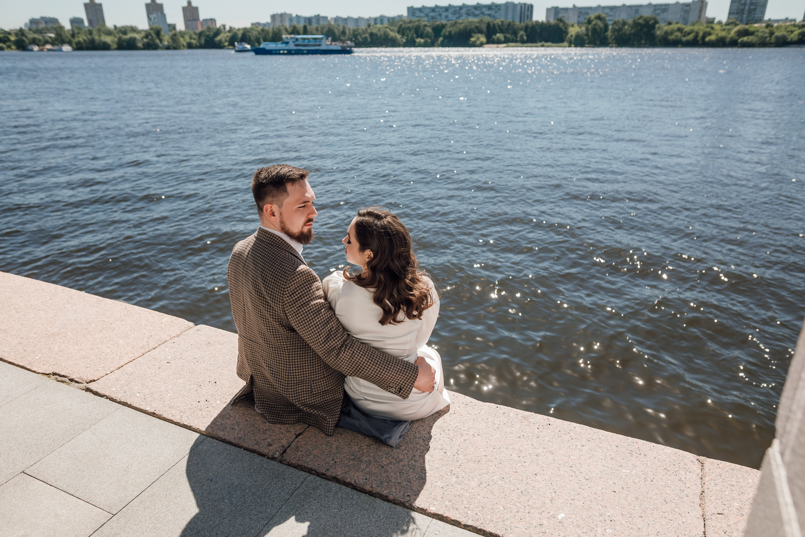 Таня и Саша. Речной вокзал. Свадебный и семейный фотограф в Москве Евгения Лисина