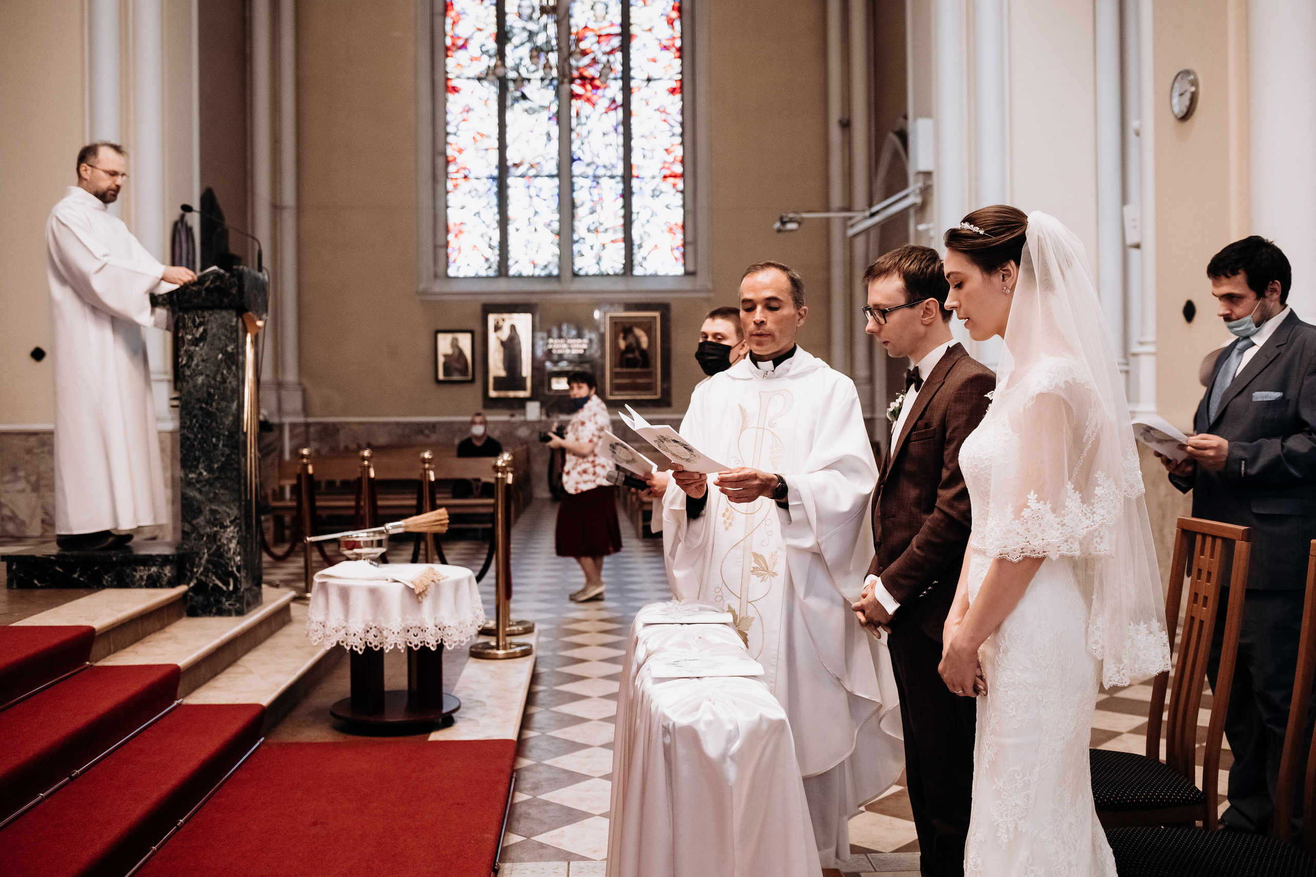 Олег и Вера. Венчание в католическом храме. Свадебный и семейный фотограф в Москве Евгения Лисина