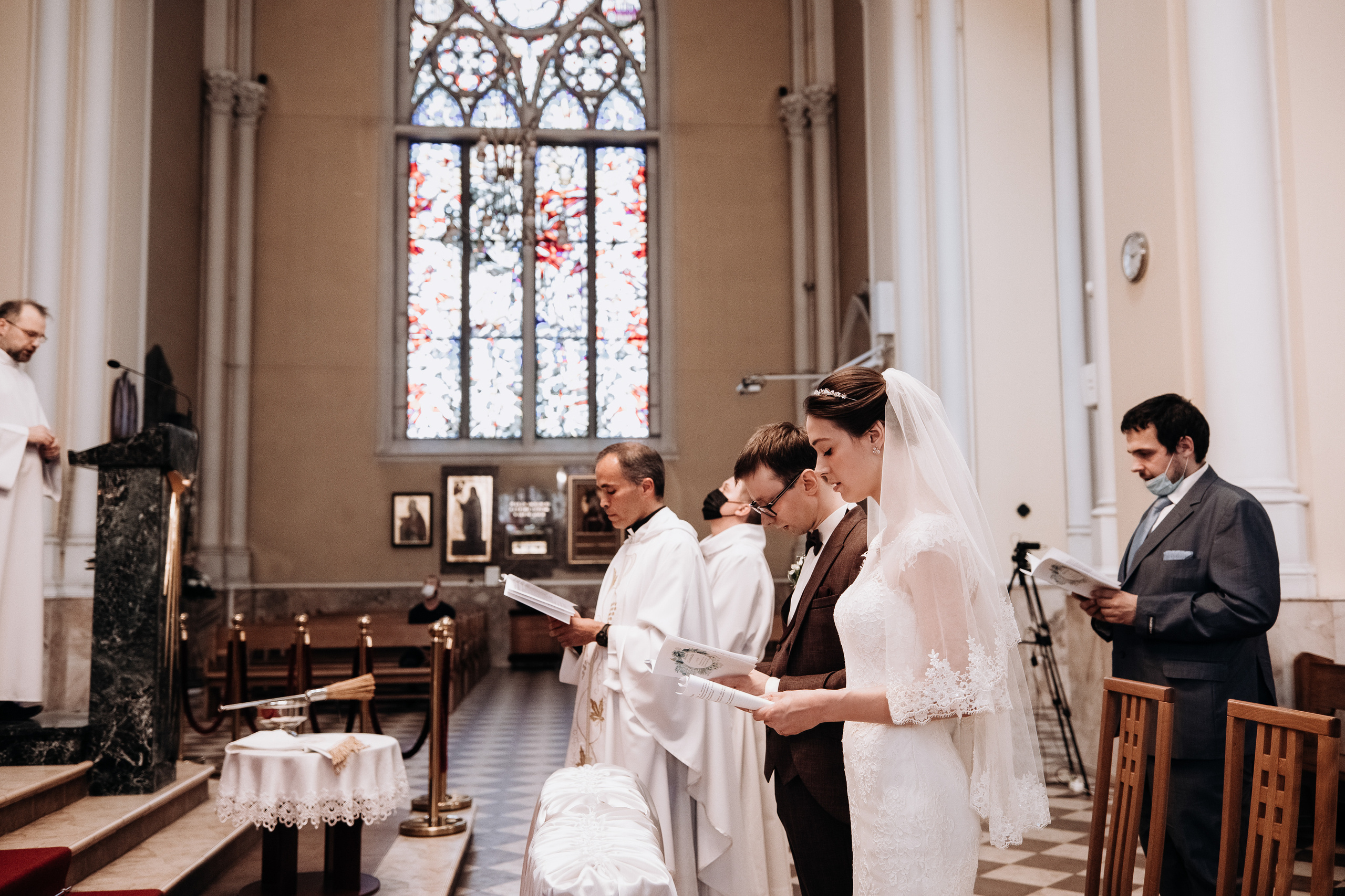 Олег и Вера. Венчание в католическом храме. Свадебный и семейный фотограф в Москве Евгения Лисина