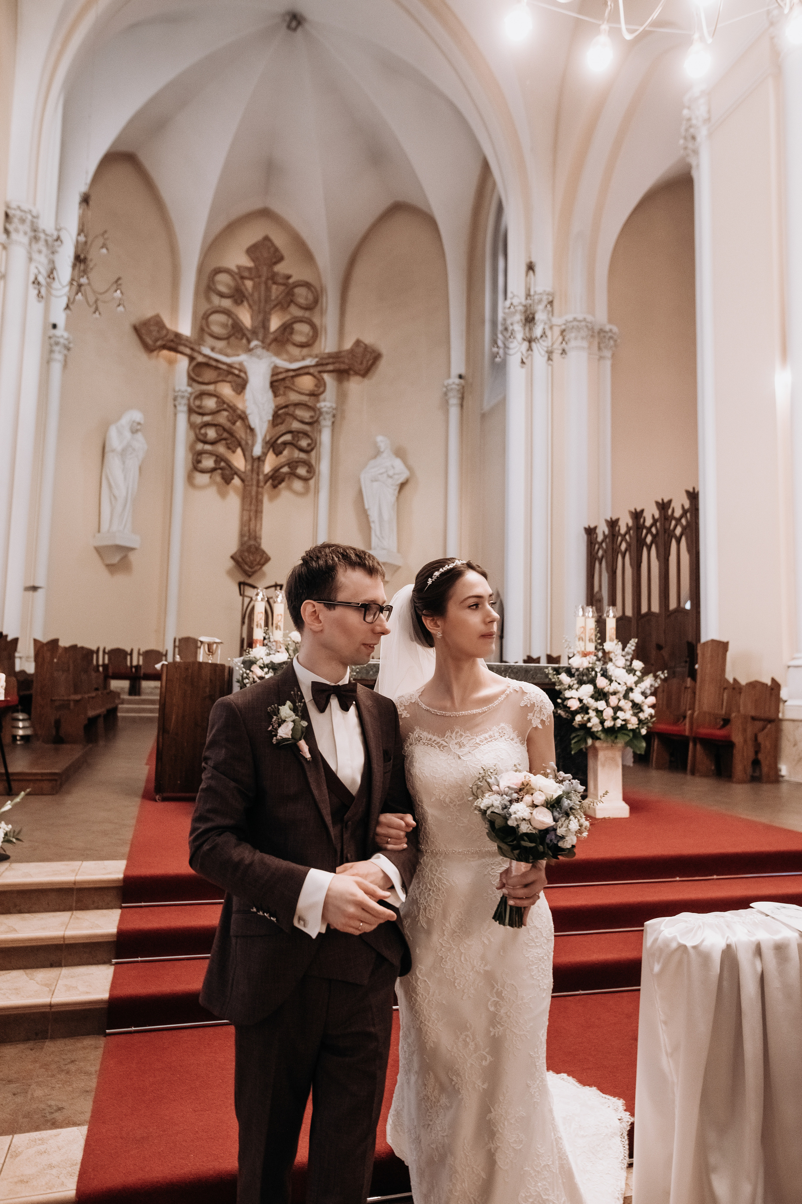 Олег и Вера. Венчание в католическом храме. Свадебный и семейный фотограф в Москве Евгения Лисина