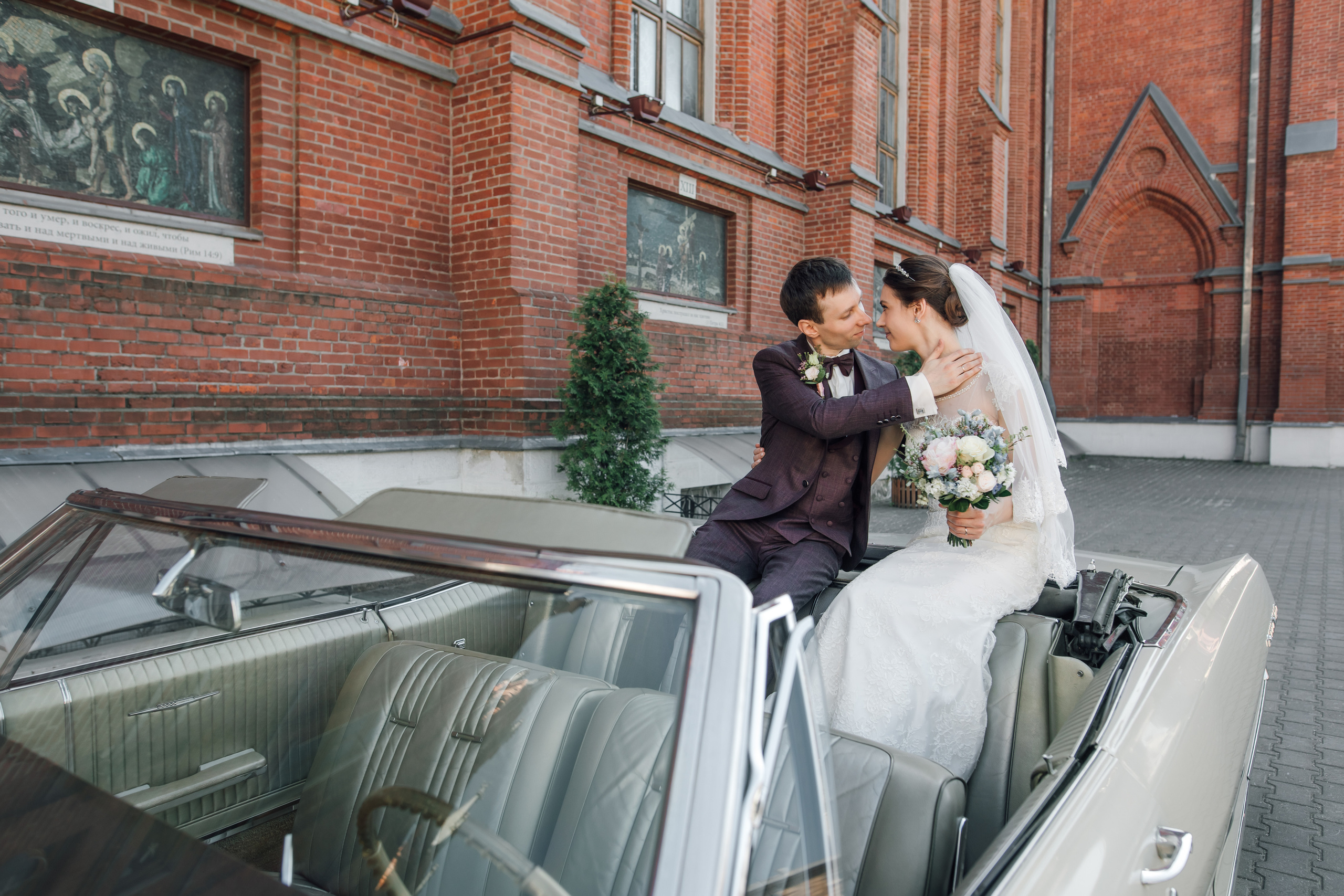 Олег и Вера. Венчание в католическом храме. Свадебный и семейный фотограф в Москве Евгения Лисина