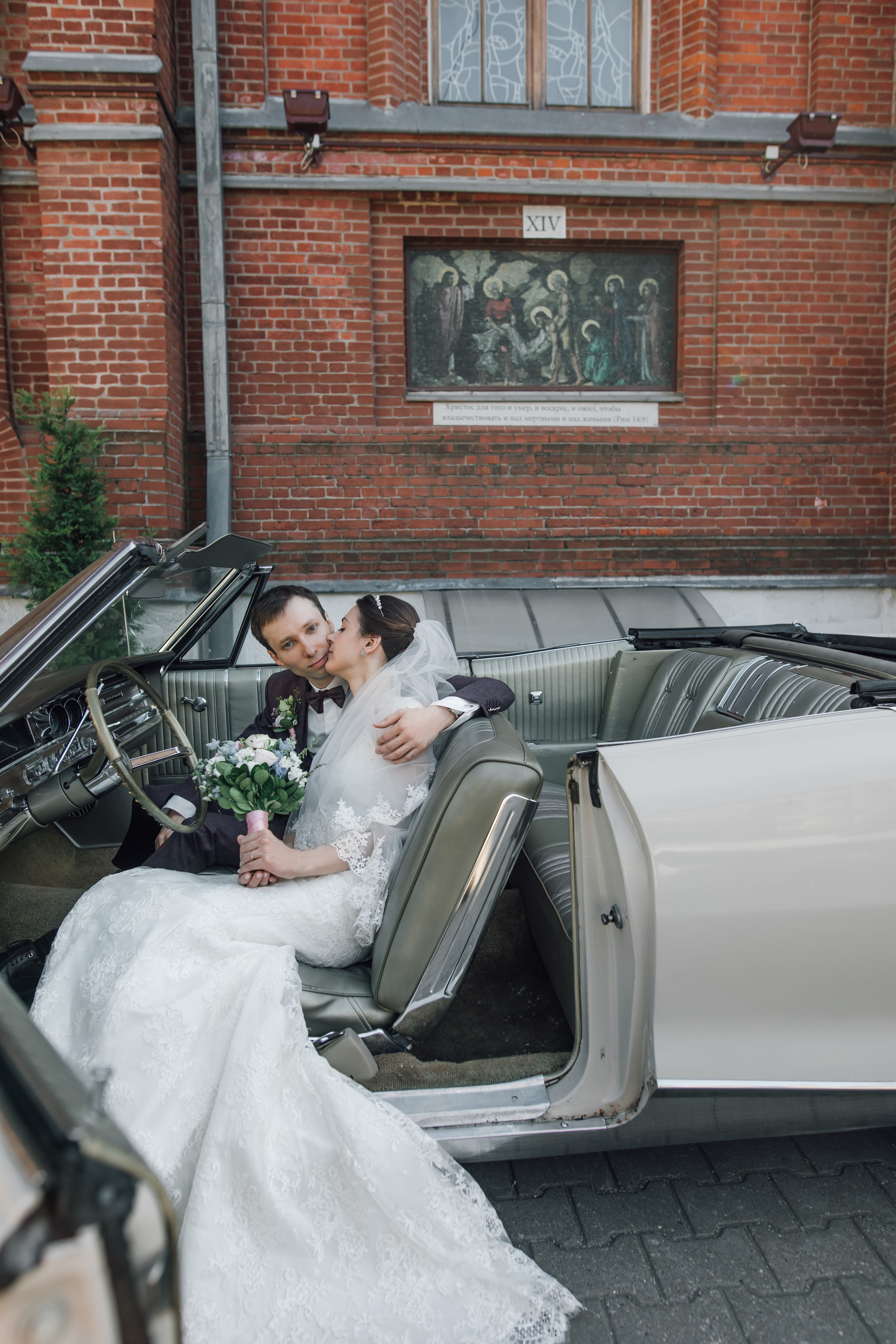 Олег и Вера. Венчание в католическом храме. Свадебный и семейный фотограф в Москве Евгения Лисина