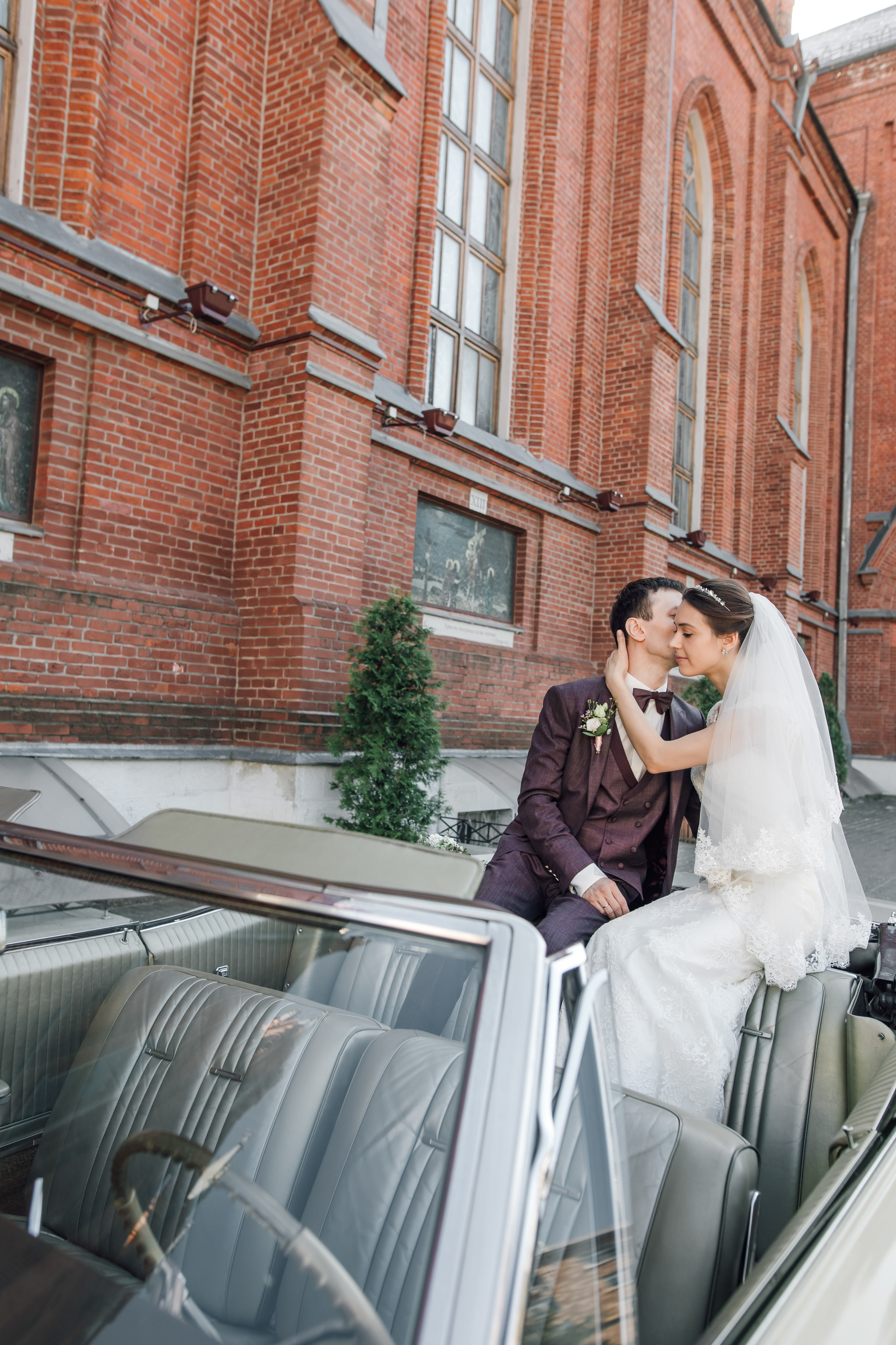 Олег и Вера. Венчание в католическом храме. Свадебный и семейный фотограф в Москве Евгения Лисина