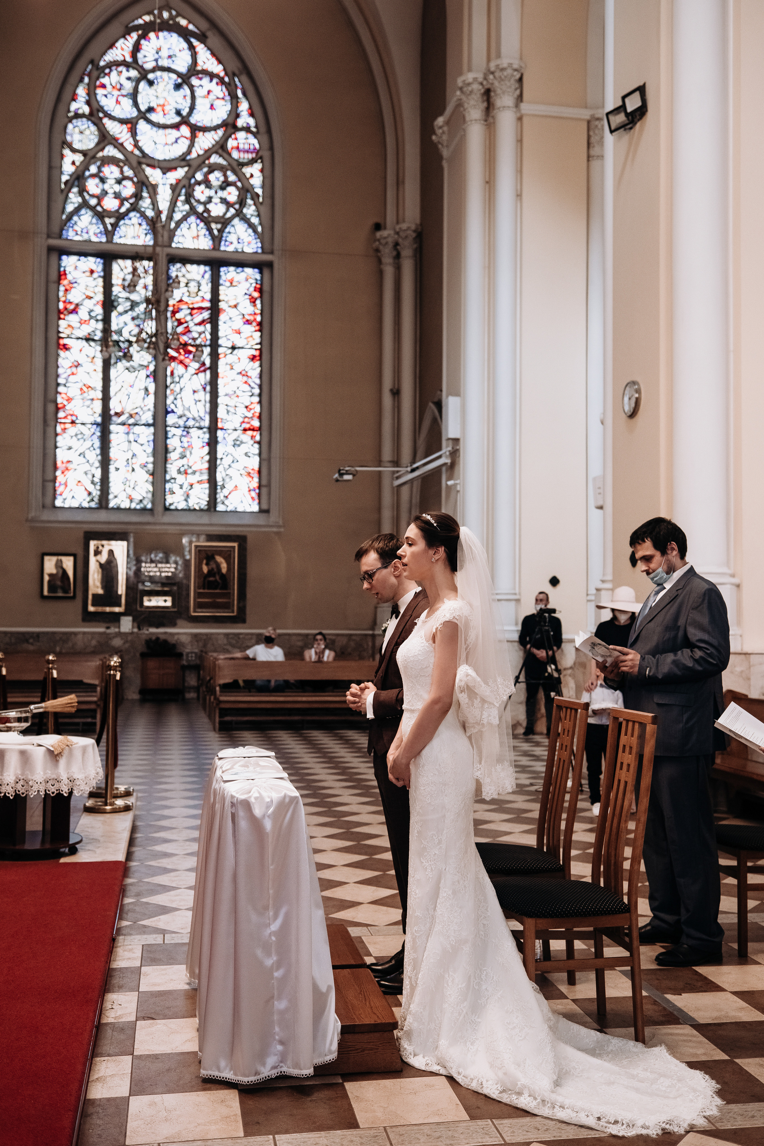 Олег и Вера. Венчание в католическом храме. Свадебный и семейный фотограф в Москве Евгения Лисина