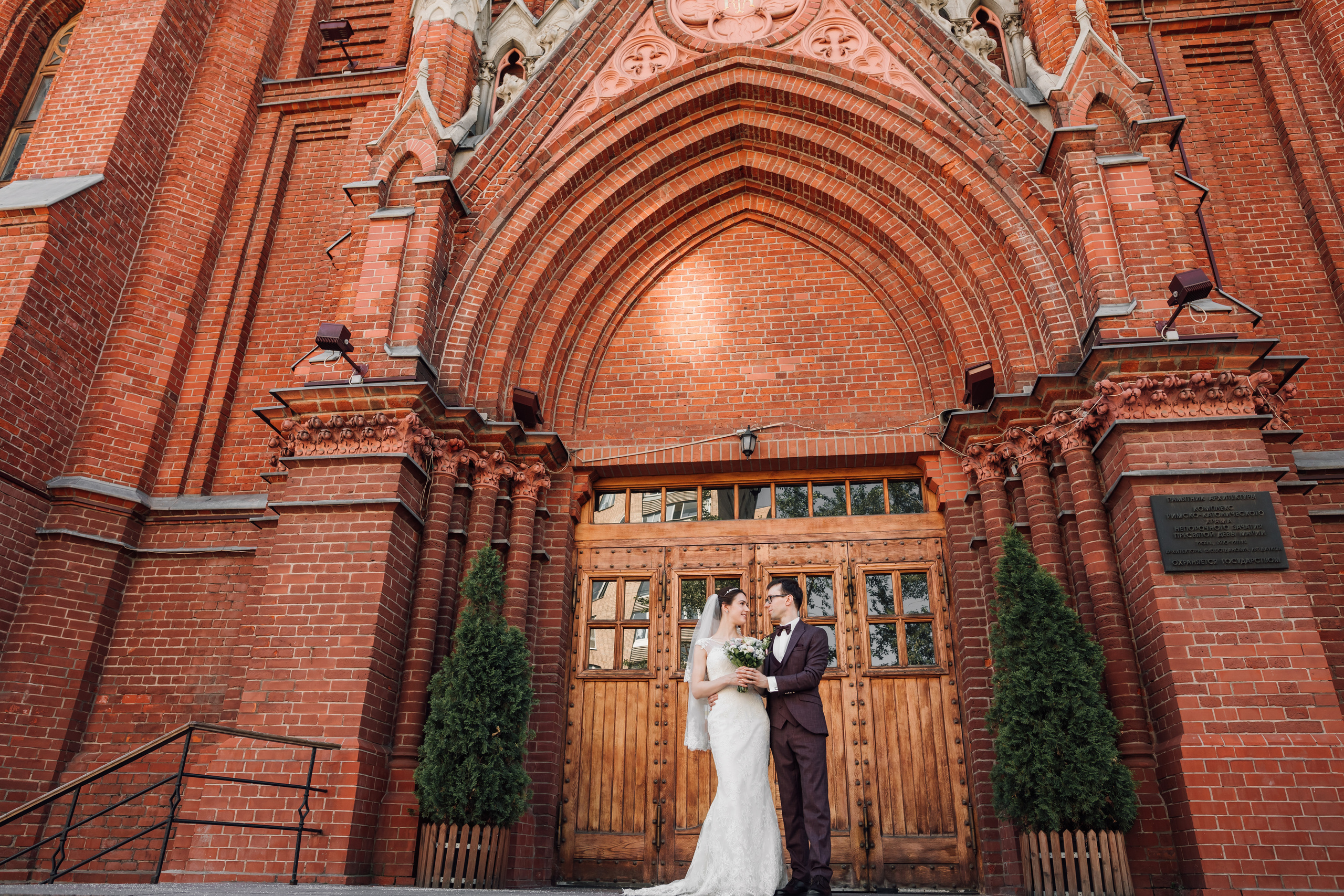 Олег и Вера. Венчание в католическом храме. Свадебный и семейный фотограф в Москве Евгения Лисина