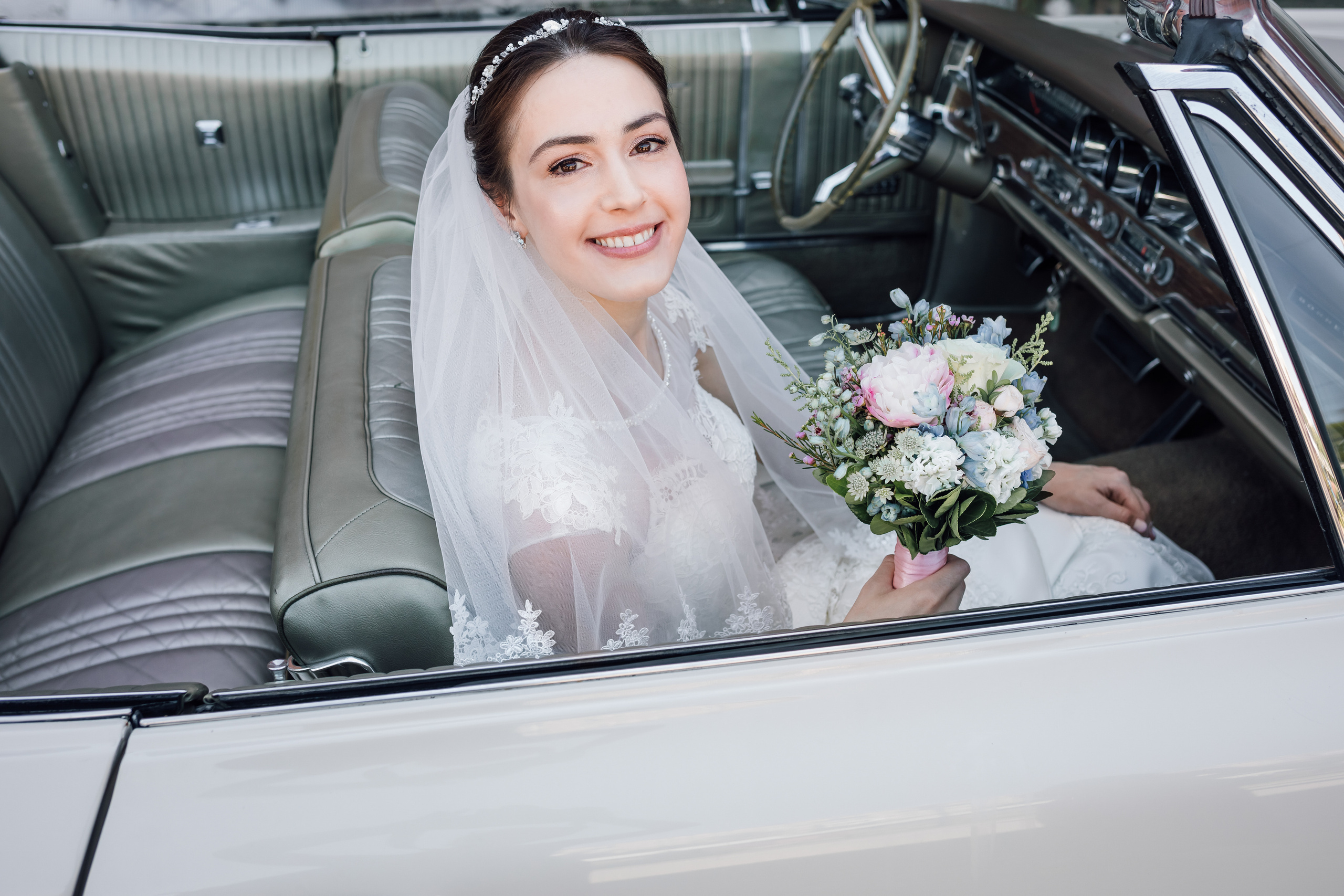 Олег и Вера. Венчание в католическом храме. Свадебный и семейный фотограф в Москве Евгения Лисина