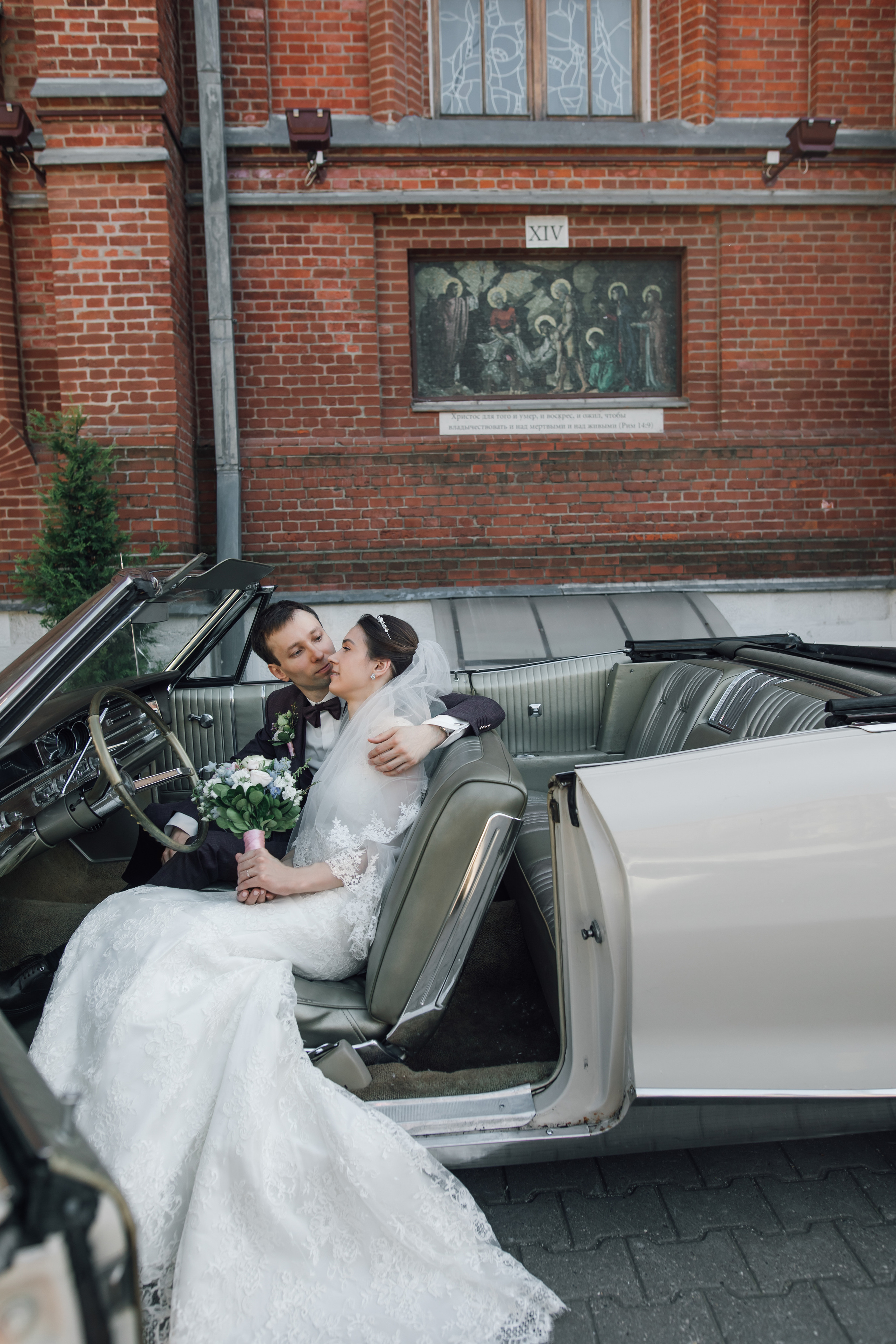 Олег и Вера. Венчание в католическом храме. Свадебный и семейный фотограф в Москве Евгения Лисина