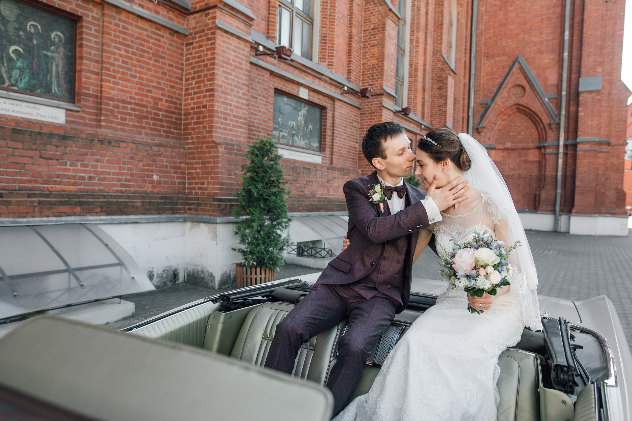 Олег и Вера. Венчание в католическом храме. Свадебный и семейный фотограф в Москве Евгения Лисина