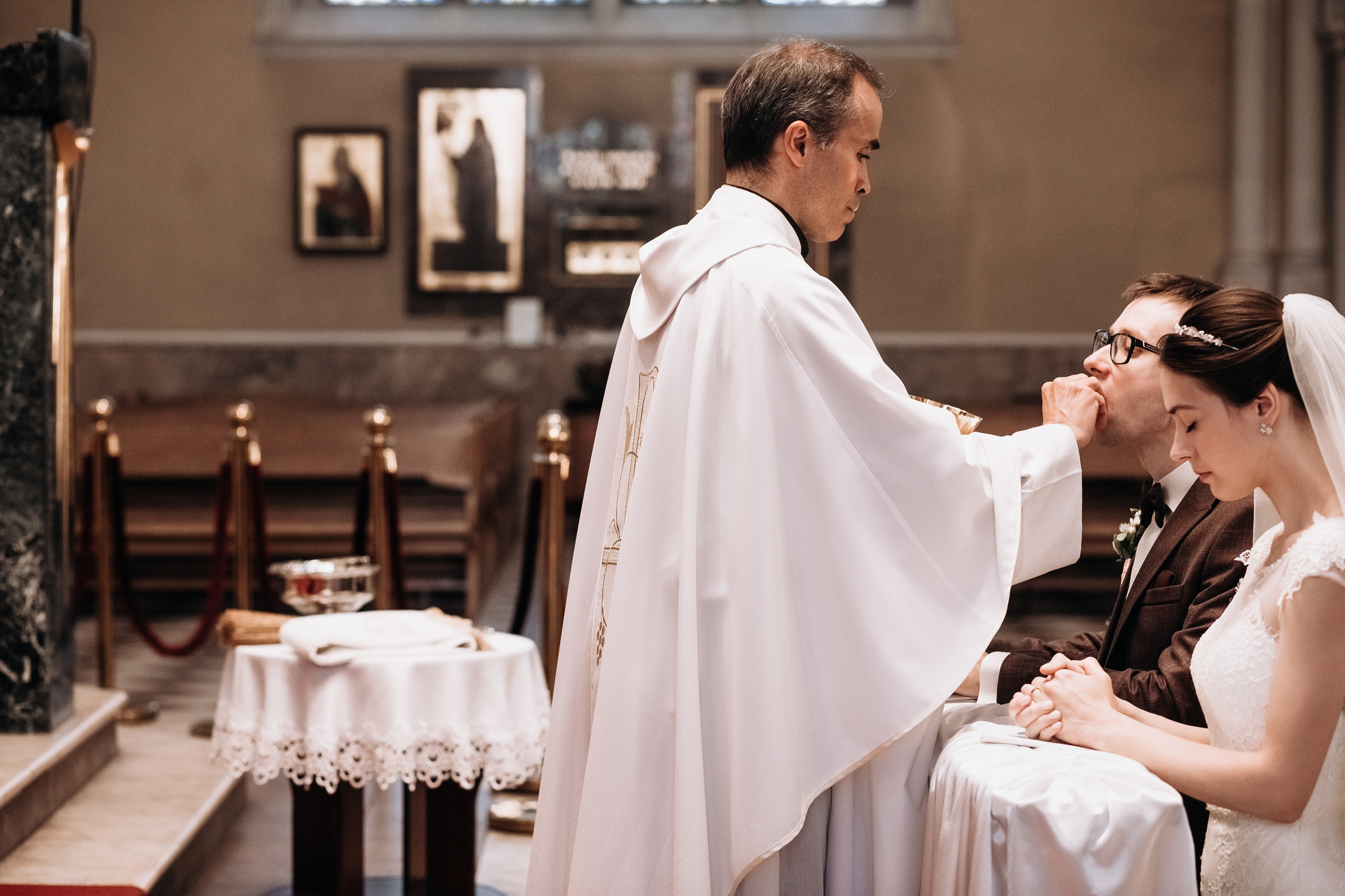 Олег и Вера. Венчание в католическом храме. Свадебный и семейный фотограф в Москве Евгения Лисина